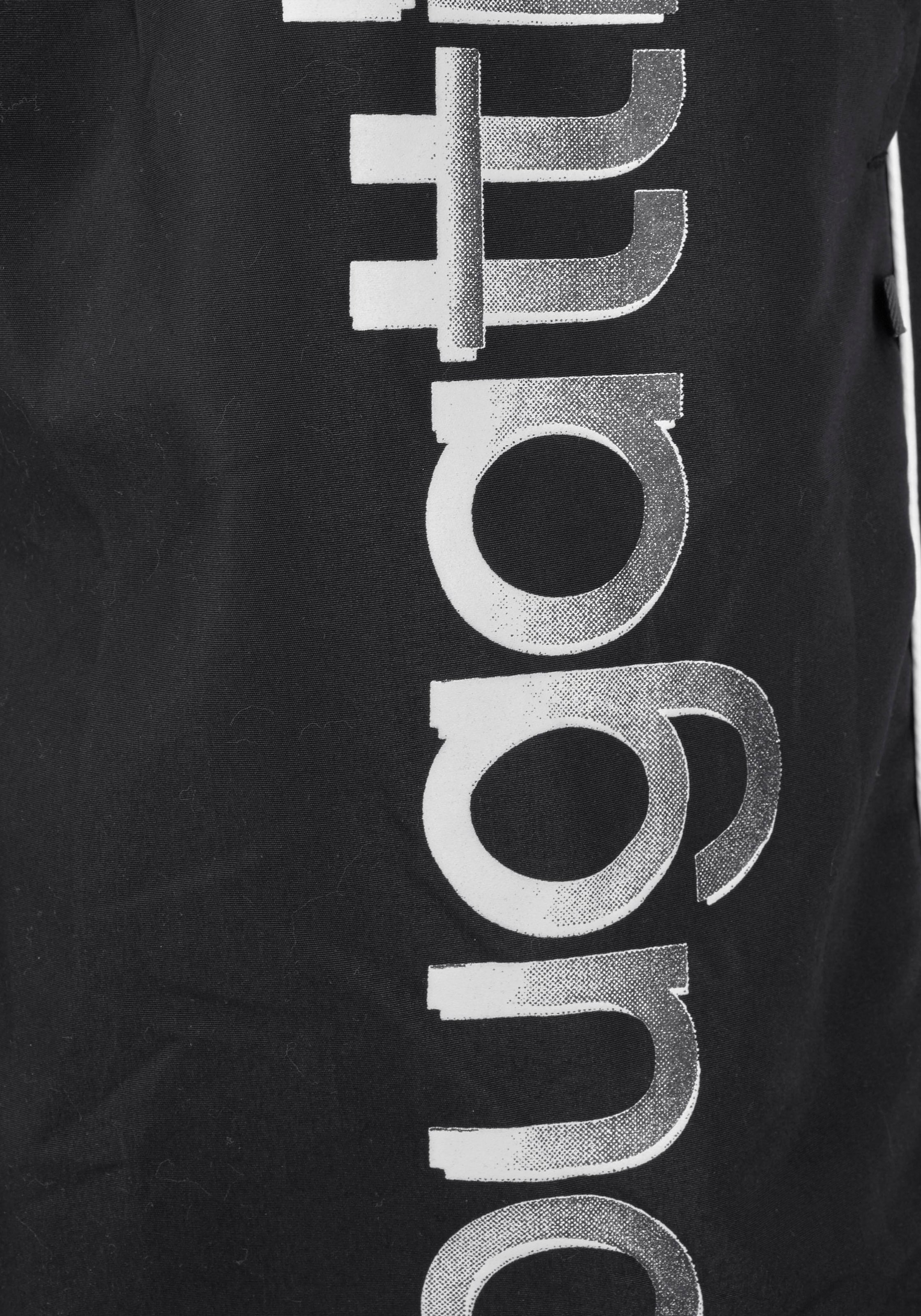 bugatti Badeshorts »Giovanni«, mit grossem Logoprint auf dem linken Bein