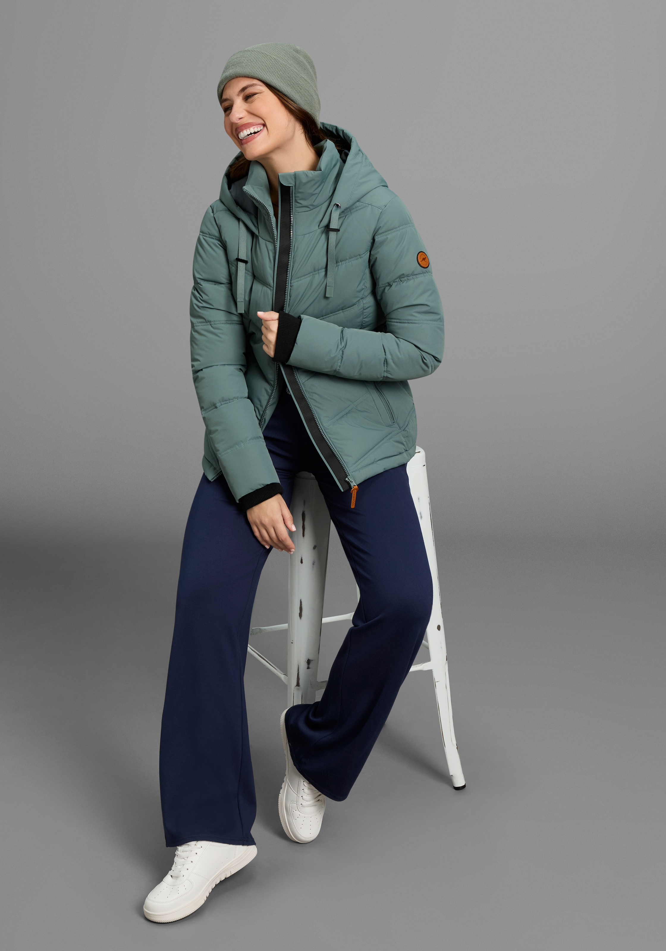 KangaROOS Winterjacke, mit Kapuze, mit Kapuze und Kordelzug, Reissverschlusstaschen und Innentasche
