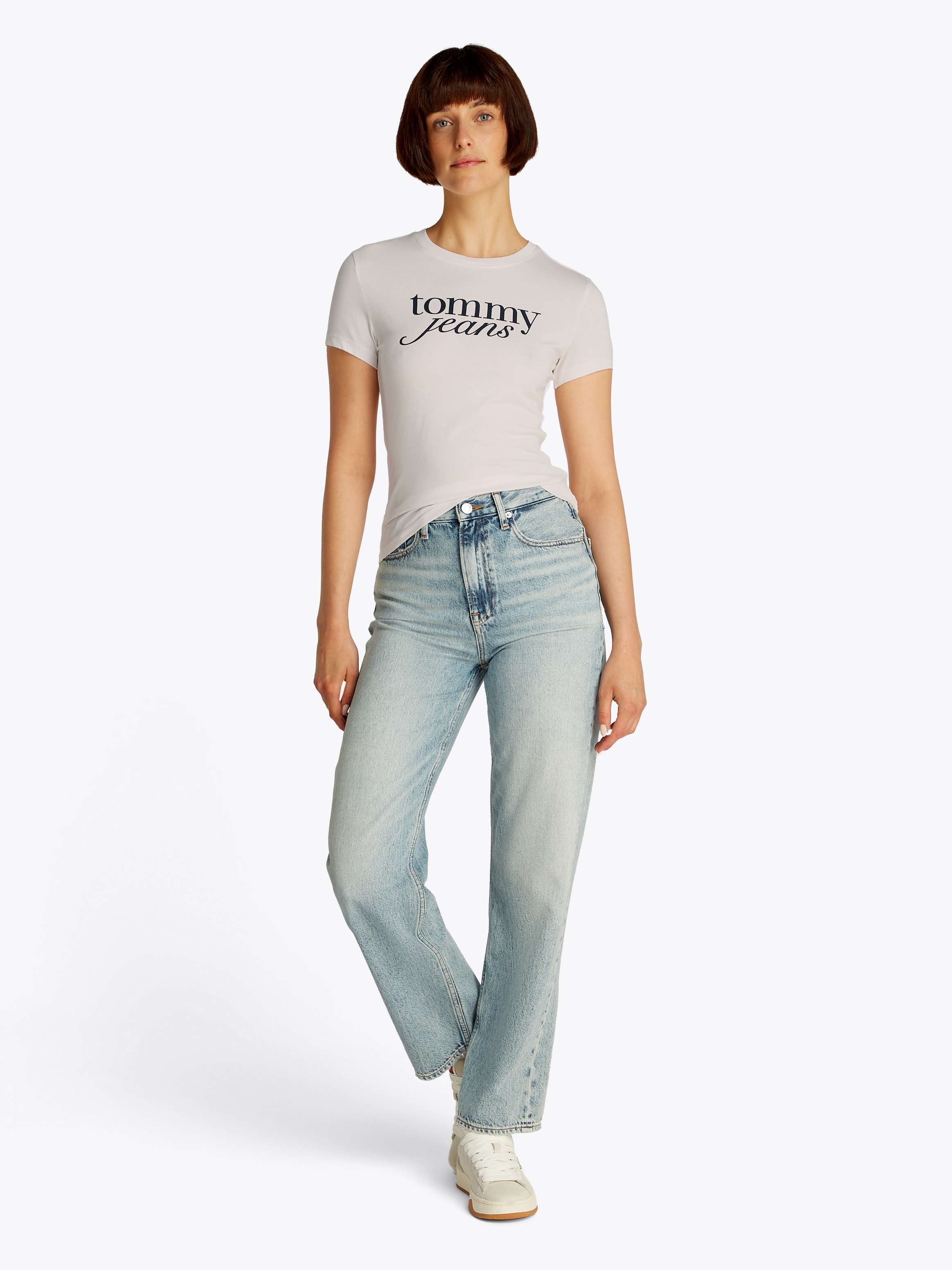 Tommy Jeans Curve Rundhalsshirt »Shirt TJW SLIM ESSENTIAL«, in Grossen Grössen, Logo-Print auf Brusthöhe, mit Logostickerei