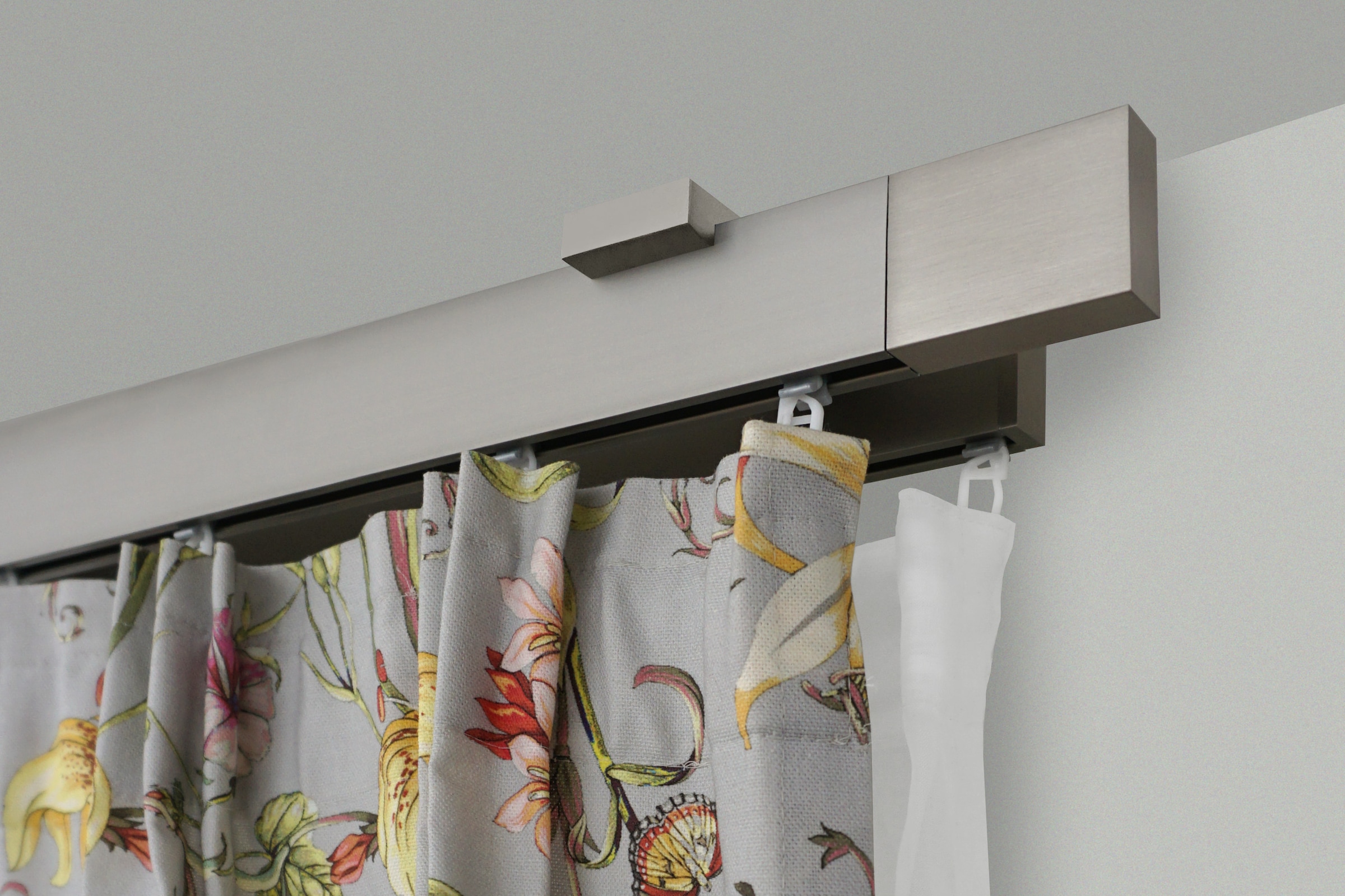 GARESA Gardinenstange "FLAT" 2 läufig-läufig Wunschmasslänge Rechteckprofil, Deckenmontage, perfekter Lauf, modern, verlängerbar