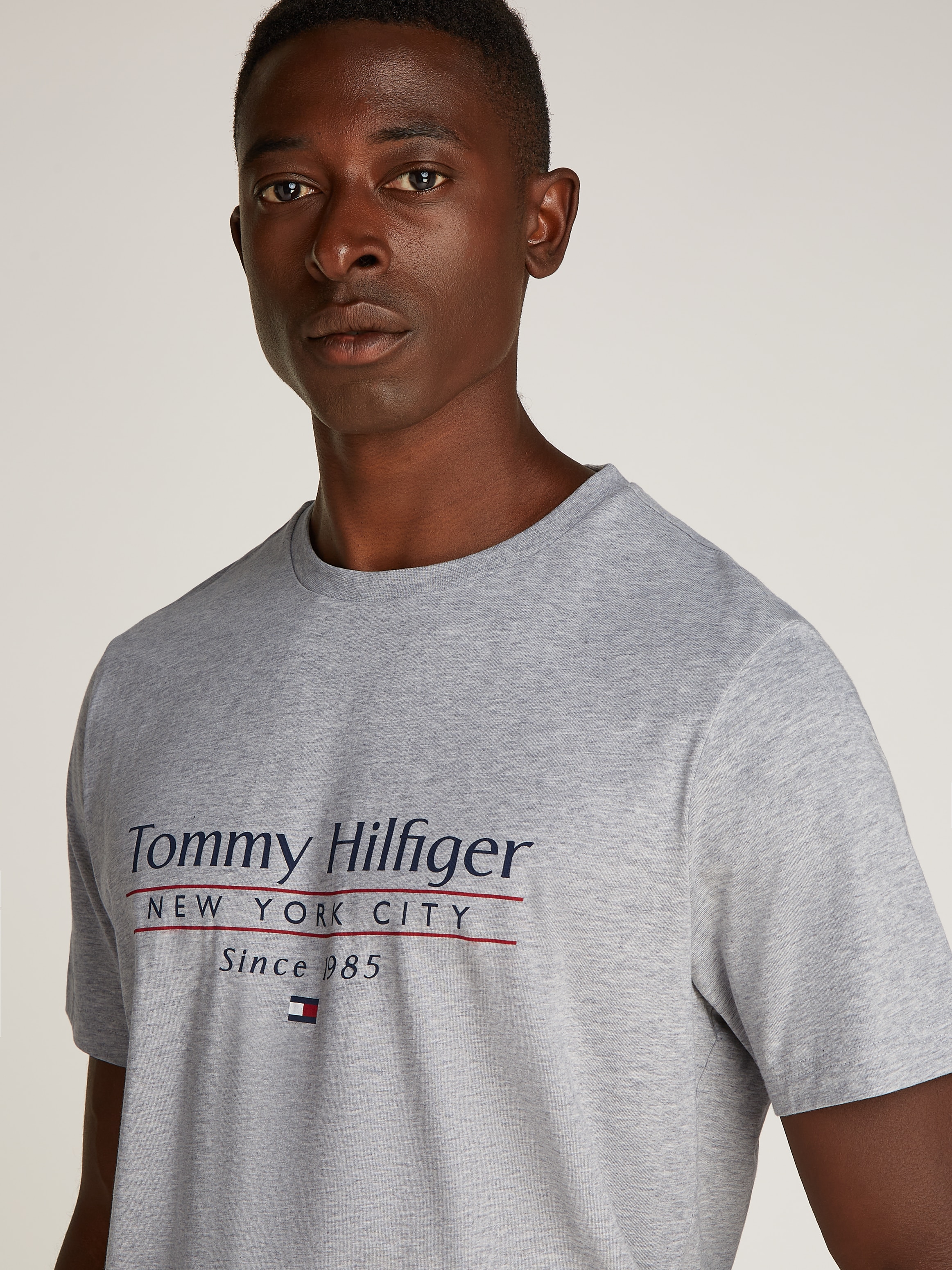 Tommy Hilfiger T-Shirt »HILFIGER CENTER STACK TEE«, mit grossem Schriftprint