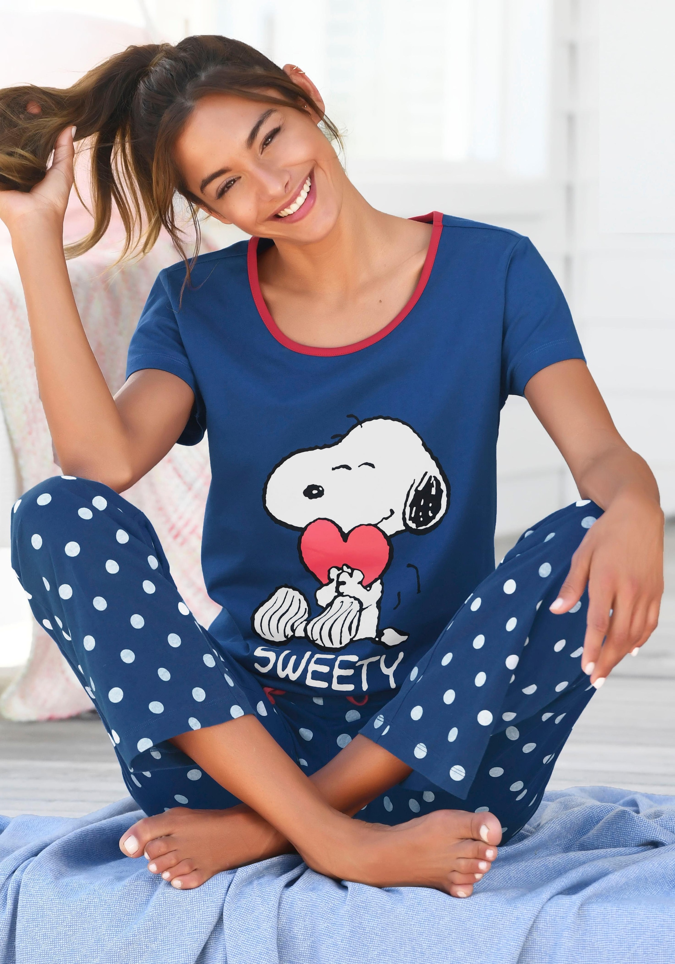 Peanuts Pyjama, (2 tlg., 1 Stück), mit Snoopy-Druck und Pünktchen-Hose  online kaufen bei Jelmoli-Versand Schweiz