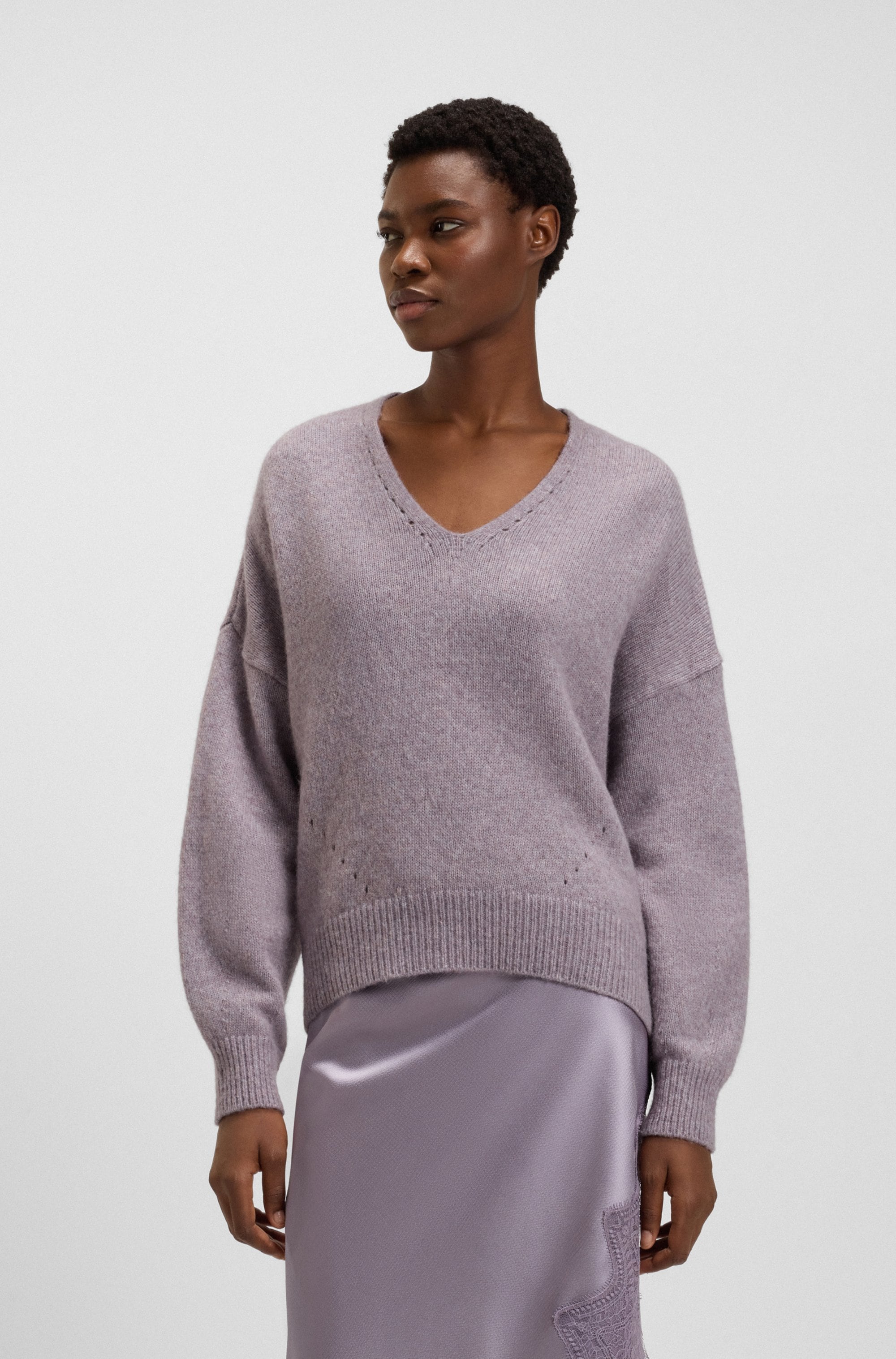 BOSS ORANGE Strickpullover »Fondyssa Premium Damenmode« im Relaxed Fit, V-Ausschnitt