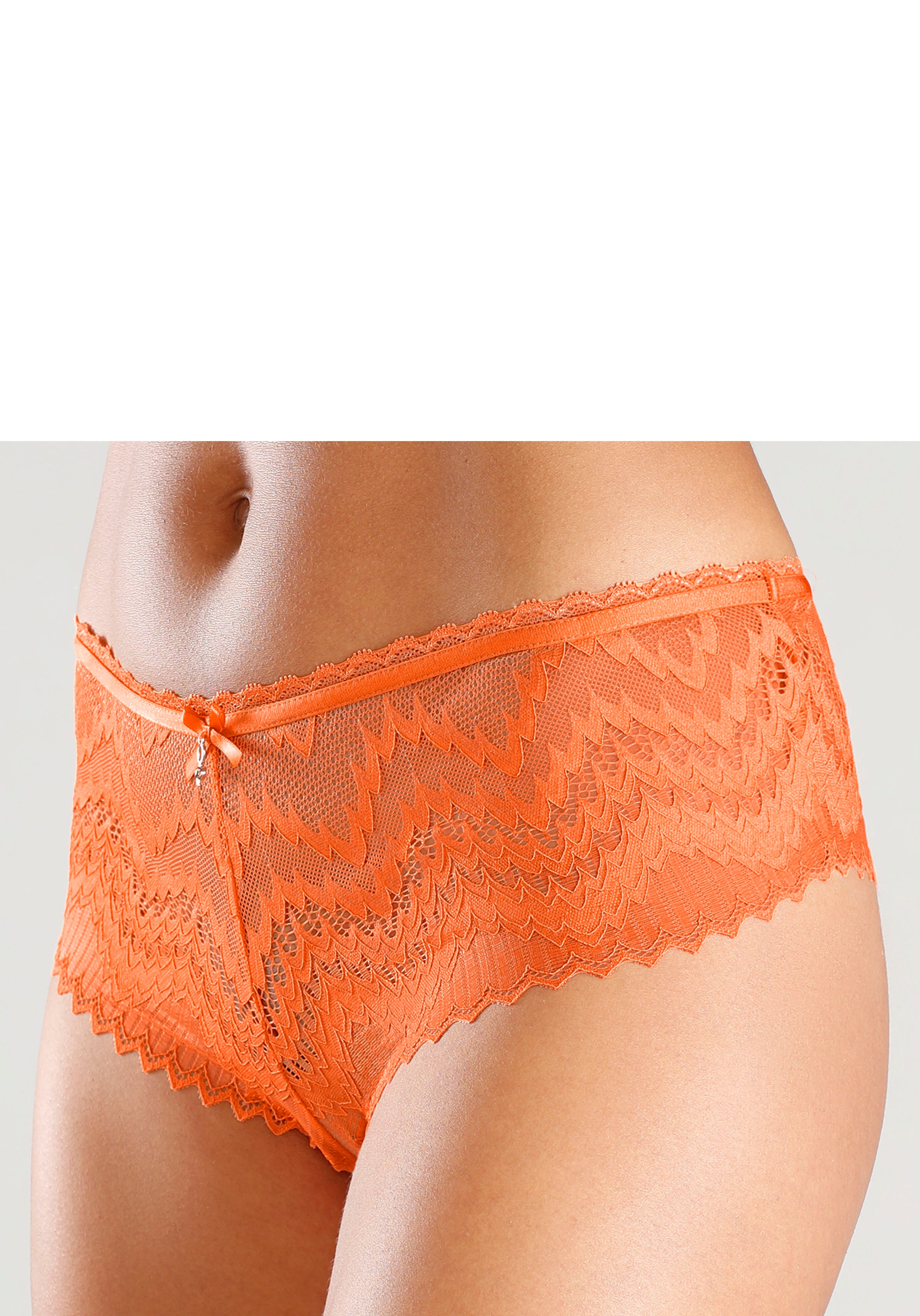 LASCANA Panty, aus modischer Zick-Zack-Spitze