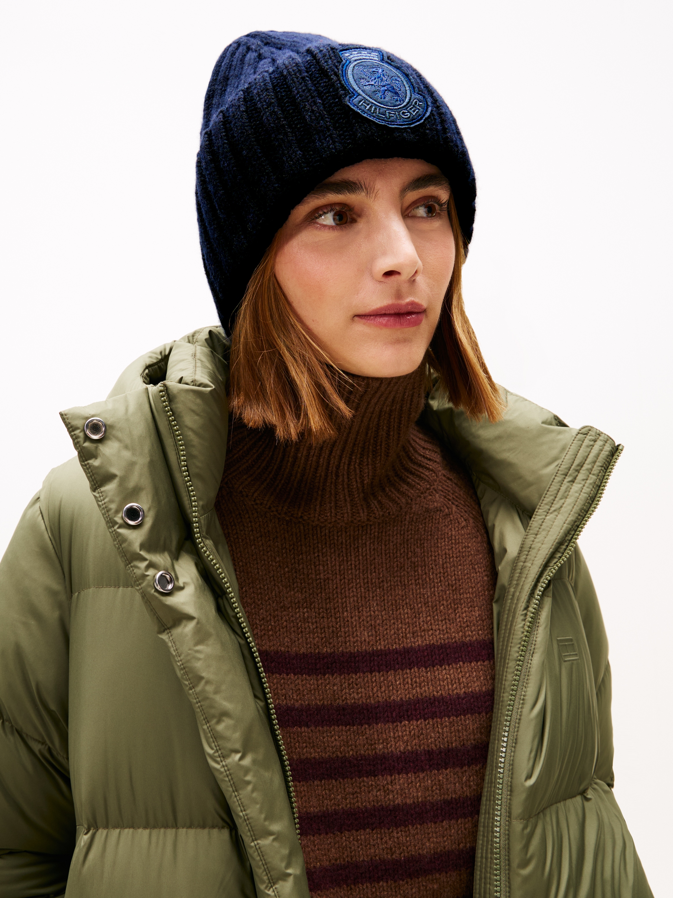 Tommy Hilfiger Beanie »TH CREST FLUFFY«, für Frauen, aus Rippstrick, TH-Wappen-Patch an Umschlag