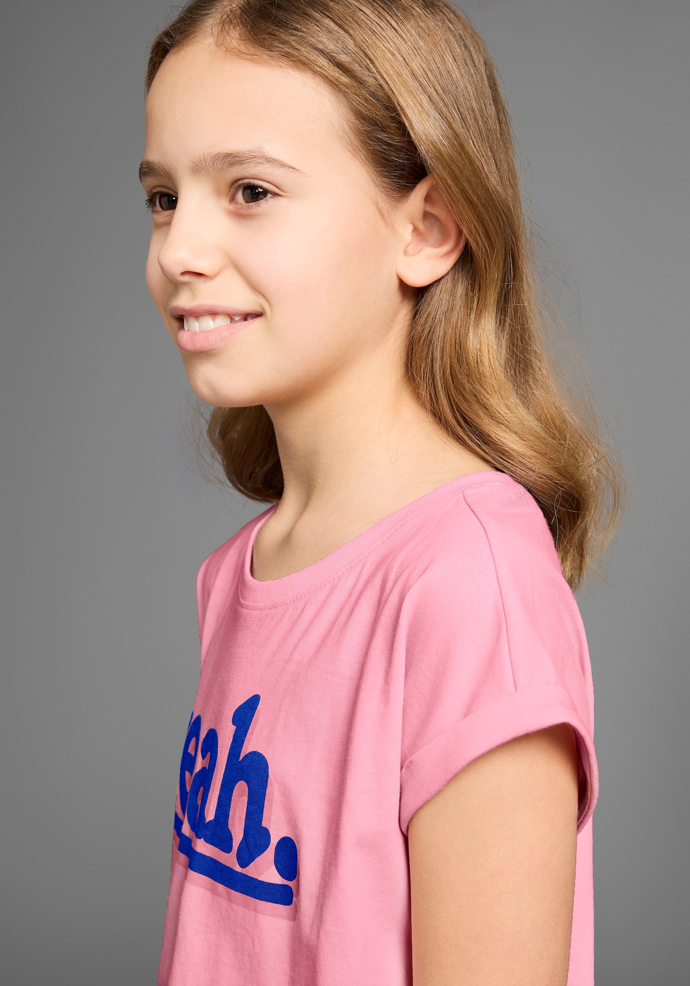 KIDSWORLD T-Shirt »Sprücheshirt mit überschnittener Schulter«, T-Shirt "YEAH" print