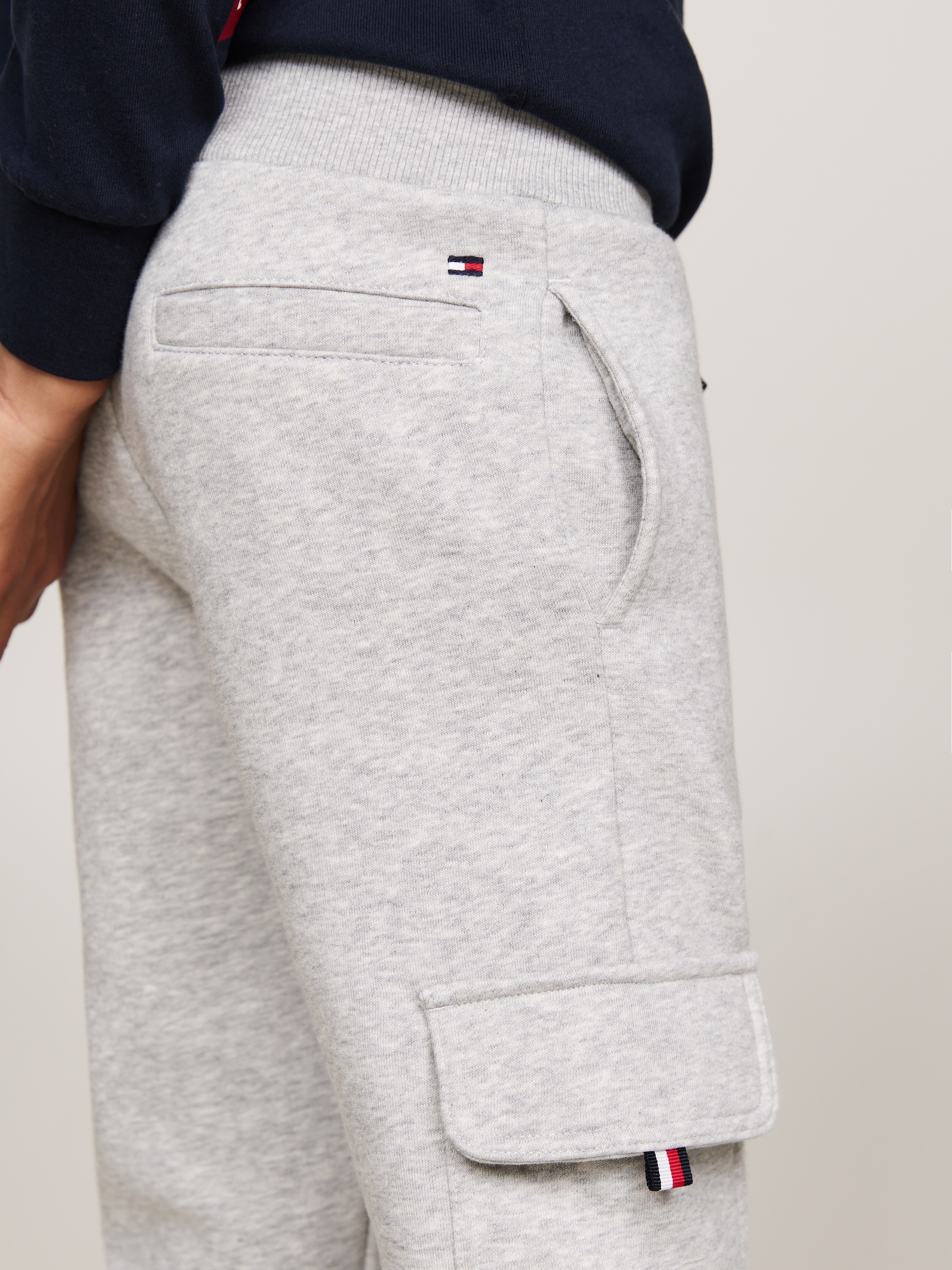 Tommy Hilfiger Sweathose »MONOTYPE FLEECE REG CARGO SWEATP«, mit Fleece, im Cargo-Stil