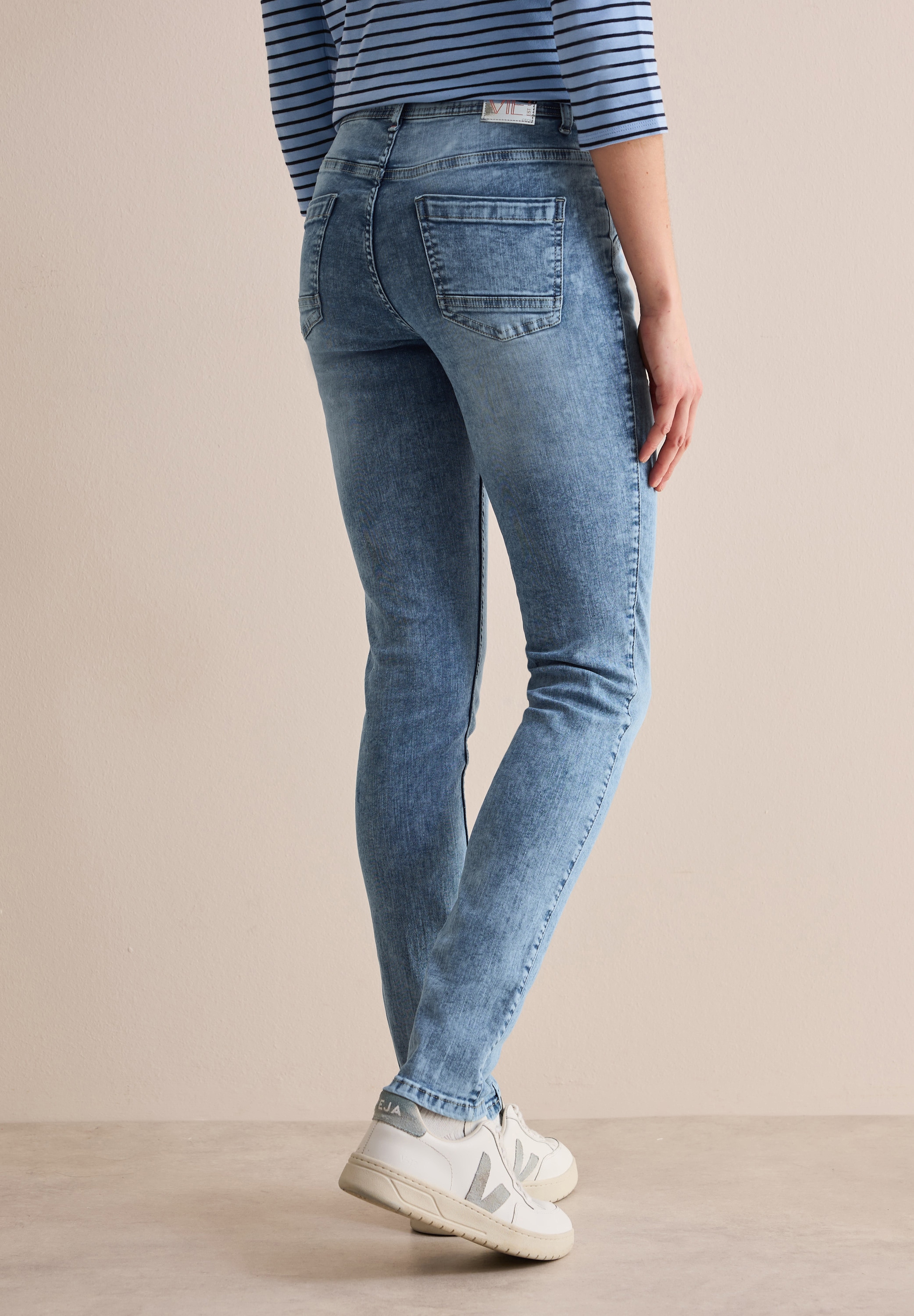 Cecil Slim-fit-Jeans »Style Vicky«, in hellblauer Denim Waschung