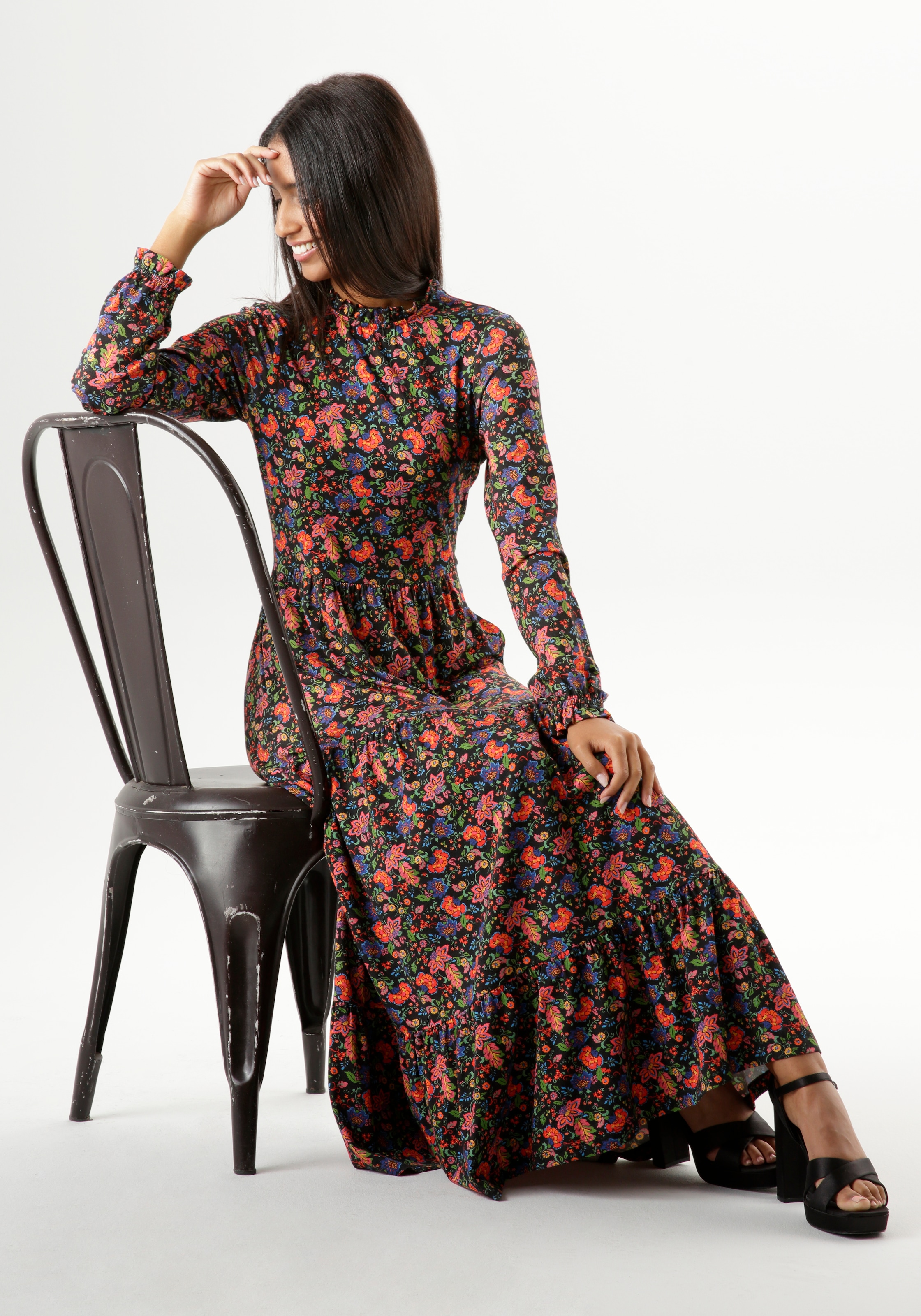 Aniston SELECTED Jerseykleid, mit Rüschen am Jelmoli-Versand online kaufen bei Ausschnitt Schweiz NEUE - KOLLEKTION