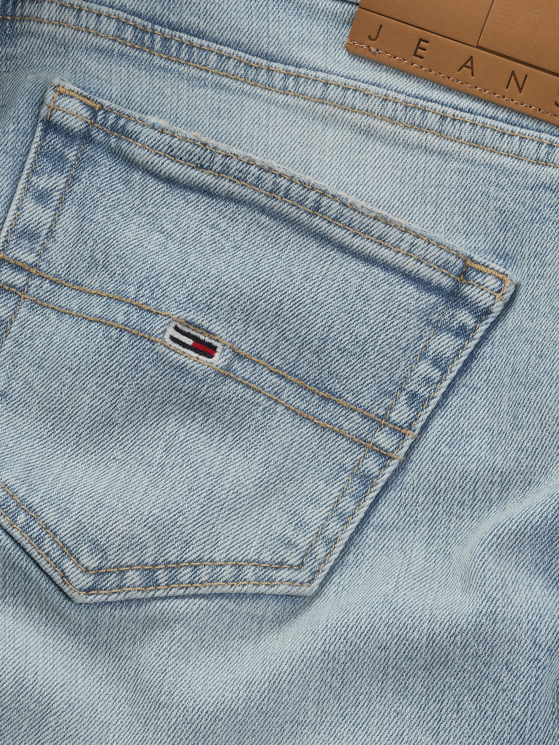 Tommy Jeans Bootcut-Jeans »Maddie Mid Rise Bootcut«, in hellblauer Waschung