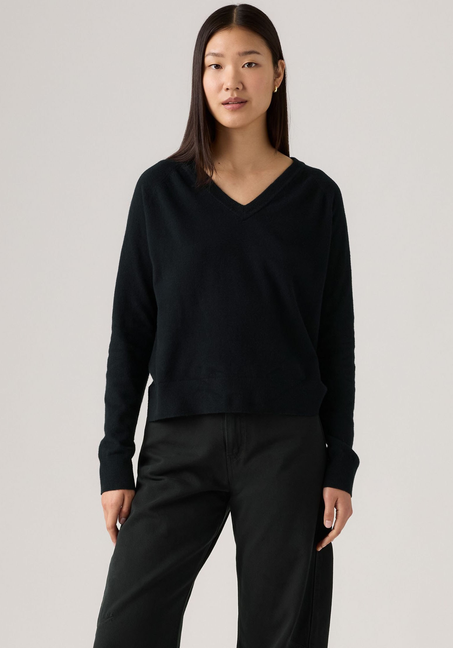 Levi's® V-Ausschnitt-Pullover »SUPER SOFT VNECK PULLOVER« im Bund beidseitig mit kurzem Schlitz