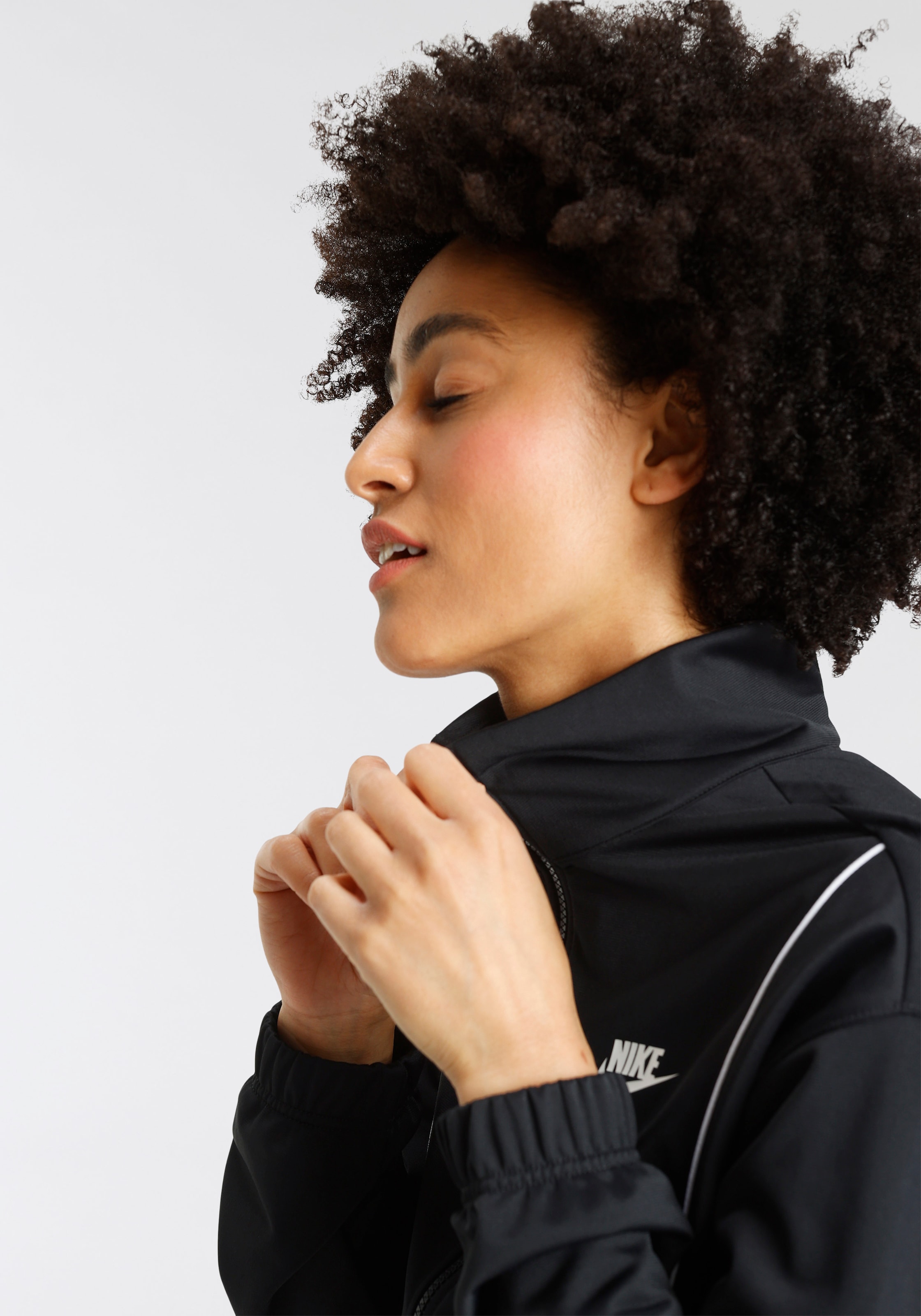 Nike Sportswear Trainingsanzug »Women's Fitted Track Suit«, (Set, 2 tlg.)  online shoppen bei Jelmoli-Versand Schweiz
