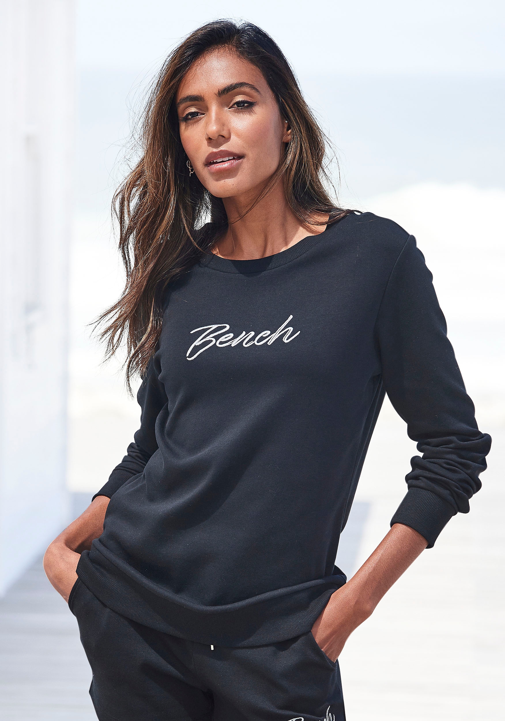 Bench. Loungewear Sweatshirt »Loungeshirt«, mit Logostickerei, Loungewear,  Loungeanzug online kaufen bei Jelmoli-Versand Schweiz