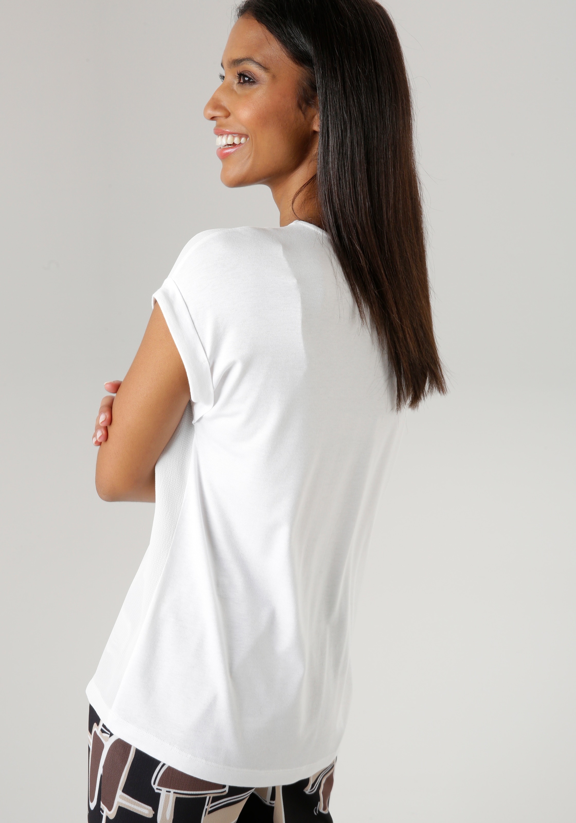 angeschnittenen Ärmeln Jelmoli-Versand Schweiz Shirtbluse, kaufen bei online SELECTED Aniston mit - KOLLEKTION NEUE
