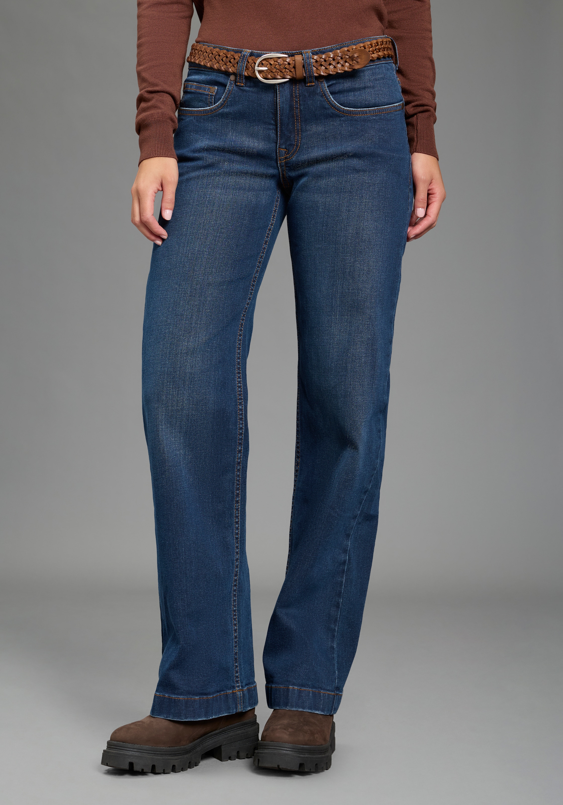 Arizona Weite Jeans "mit modischem Beinverlauf" mit geradem Beinverlauf, knöchellange Schnittform, normale Leibhöhe