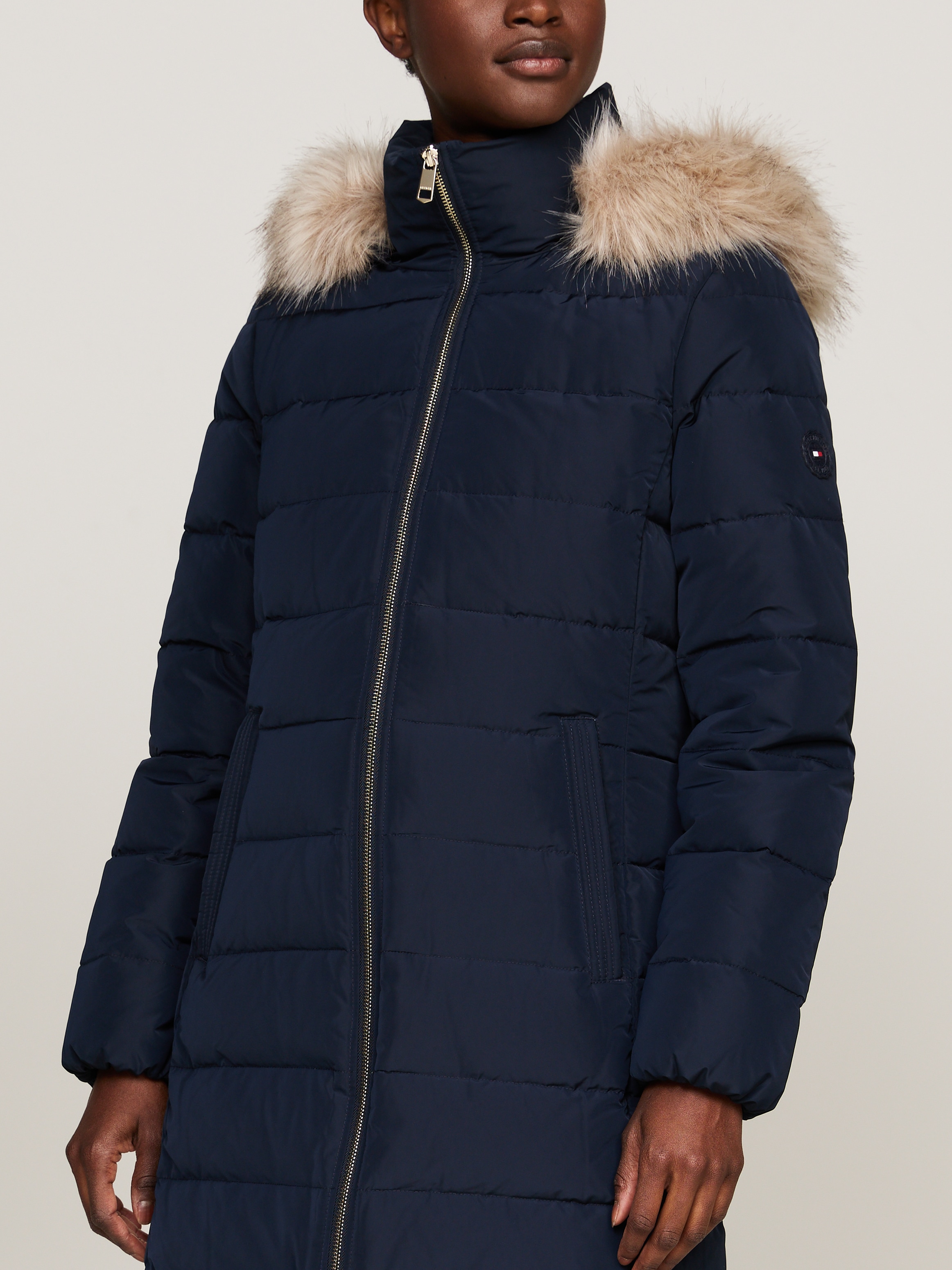 Tommy Hilfiger Steppmantel »HERITAGE DOWN TYRA MAXI WITH FUR«, mit Logopatch