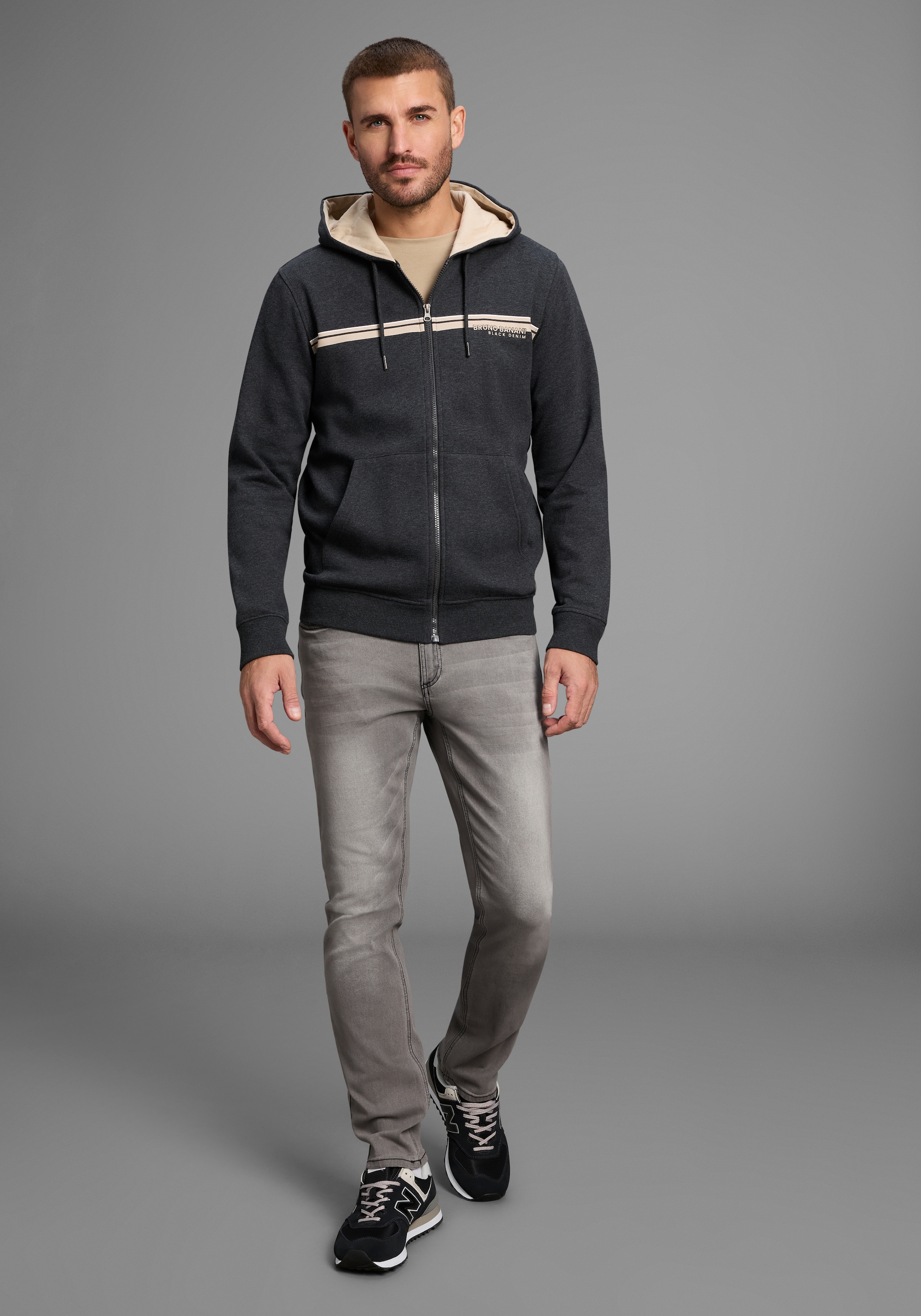 Bruno Banani Kapuzensweatjacke, moderner Brustprint
