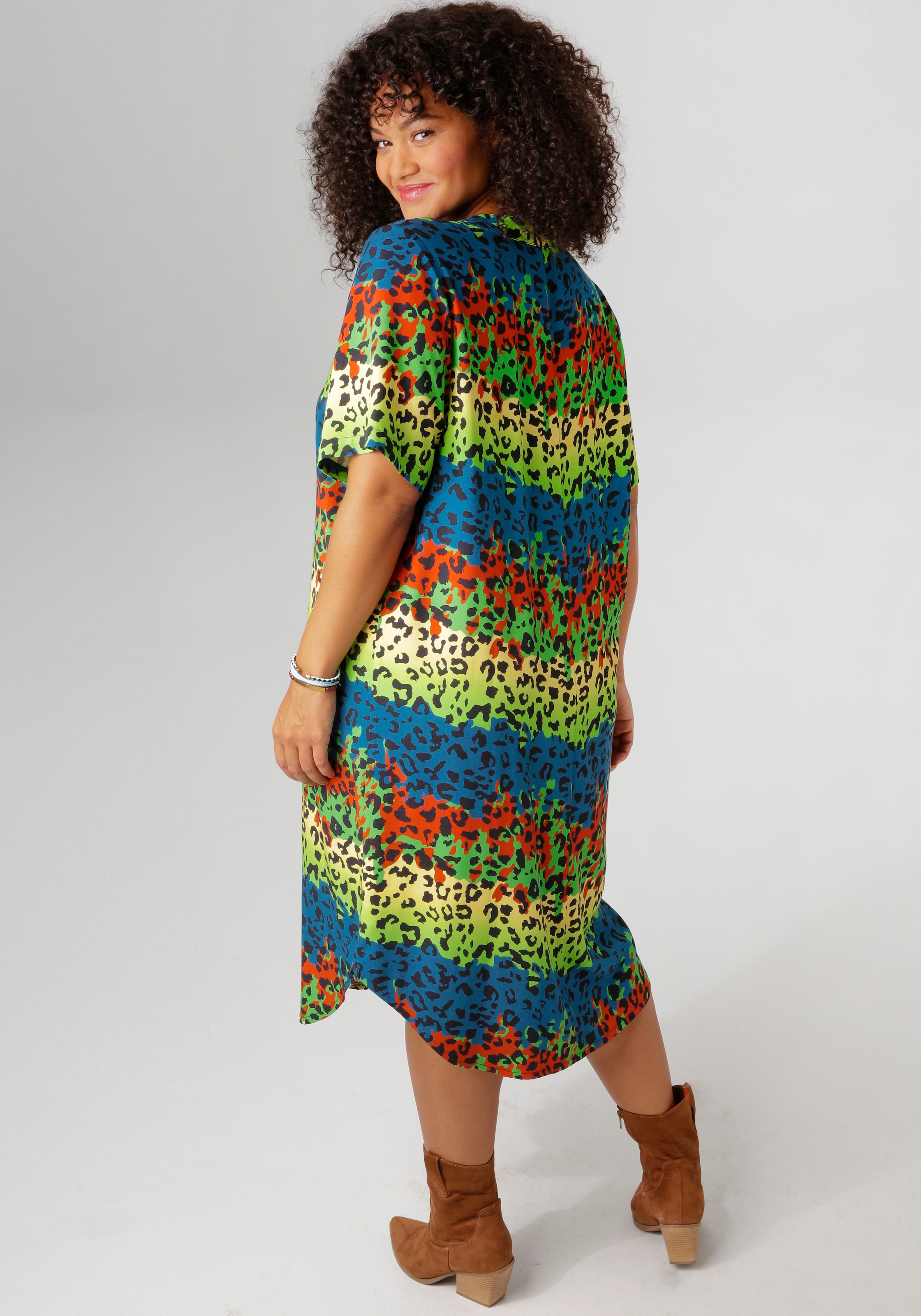 Aniston PLUS Blusenkleid, mit farbenfrohem Animal-Print
