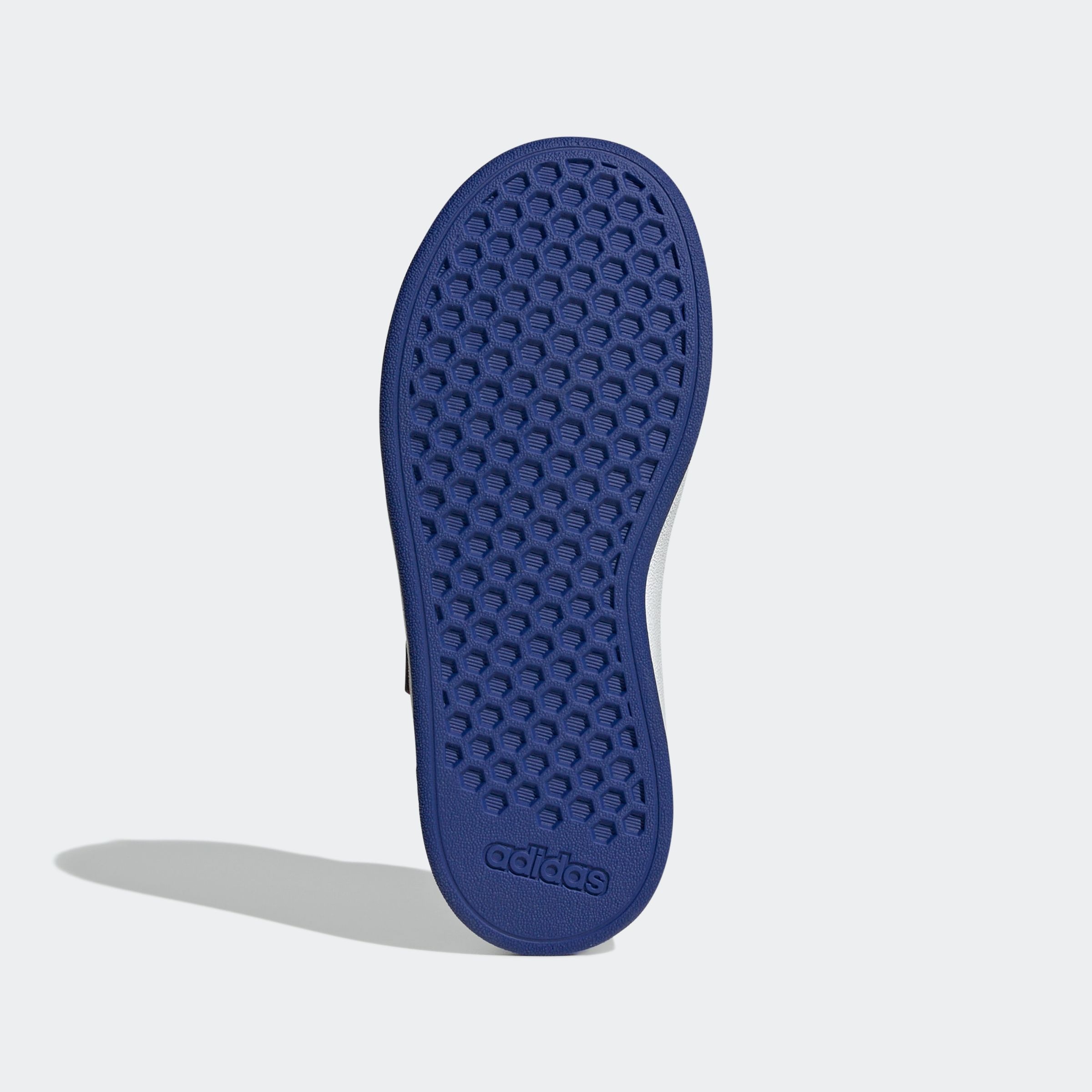adidas Sportswear Sneaker »ADIDAS MARVEL SPIDER-MAN KIDS GRAND COURT SCHUH«, Design auf den Spuren des adidas Superstar