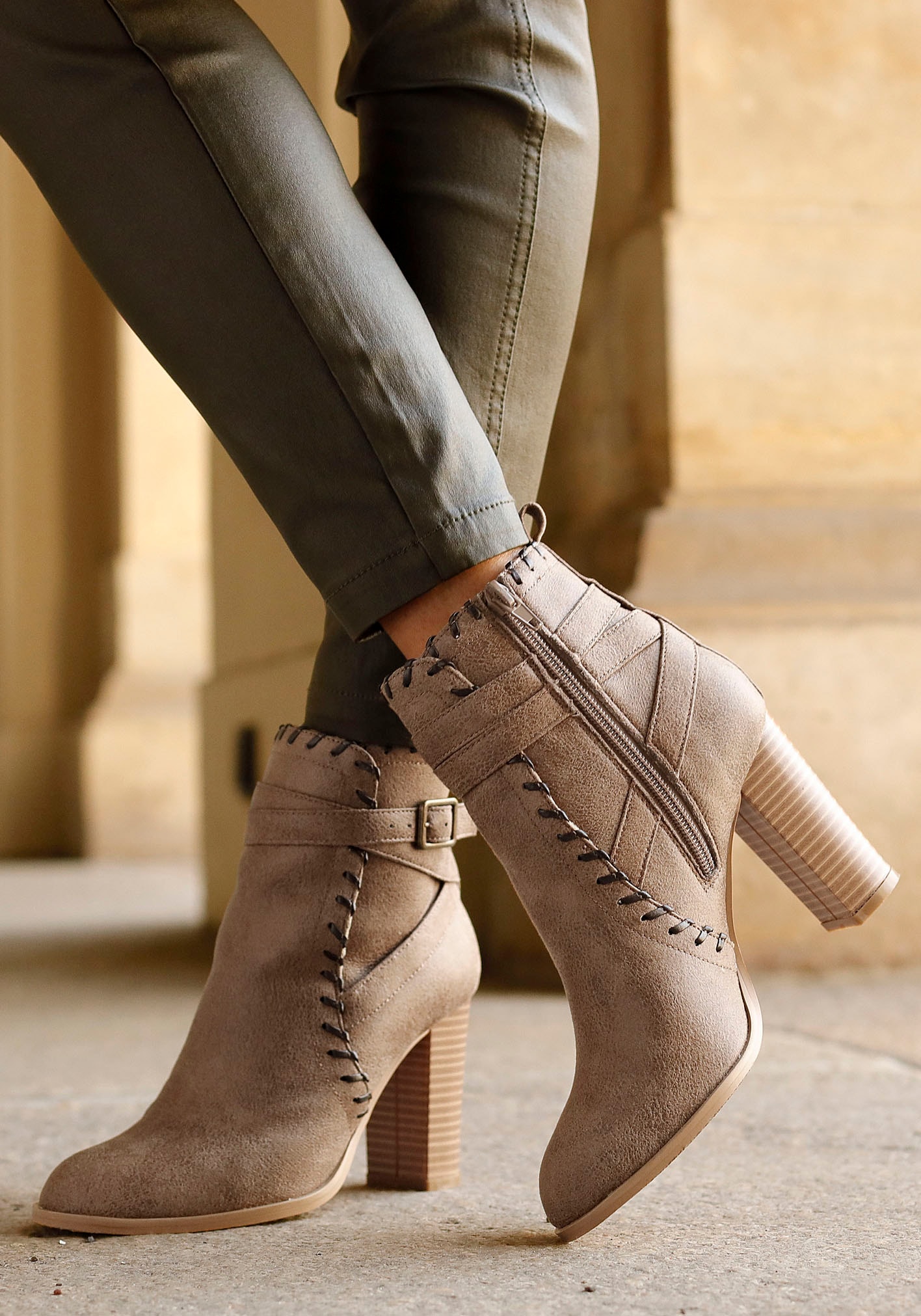 LASCANA High-Heel-Stiefelette, im Vintage-Look mit bequemen Blockabsatz, Ankle Boot, Stiefel