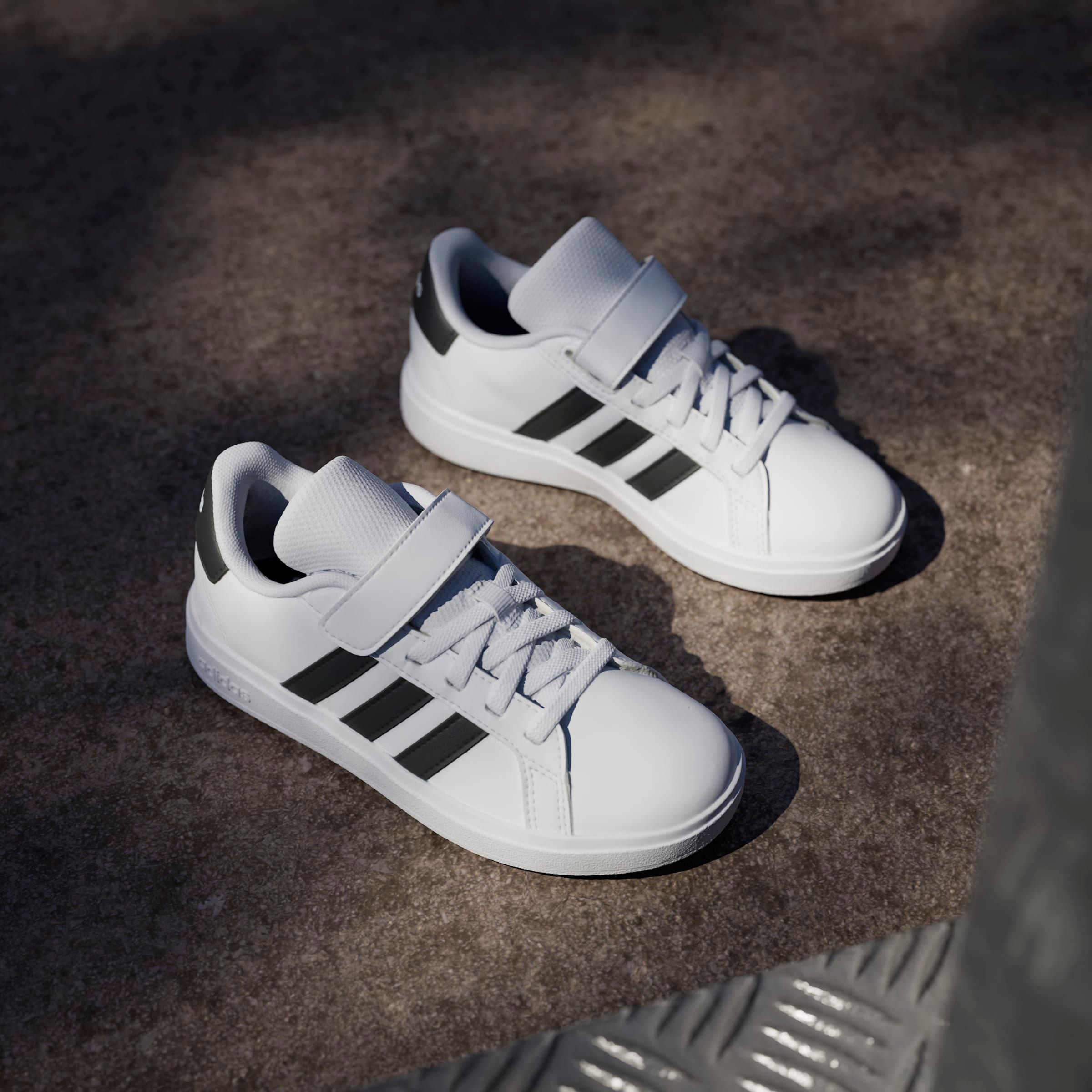 adidas Sportswear Sneaker »GRAND COURT 2.0 KIDS«, Design auf den Spuren des adidas Superstar
