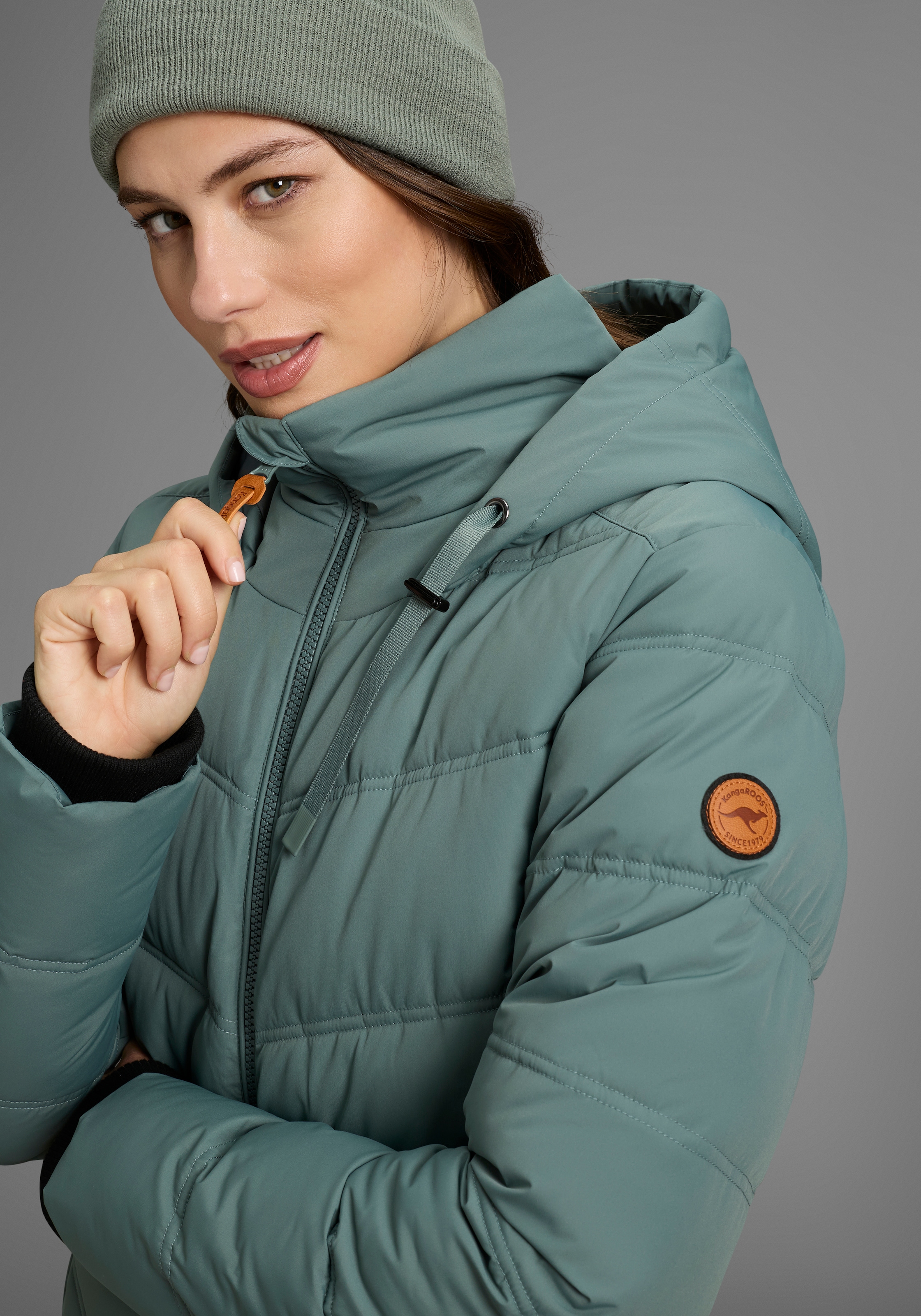 KangaROOS Winterjacke, mit Kapuze, mit Kapuze und Kordelzug, Reissverschlusstaschen und Innentasche