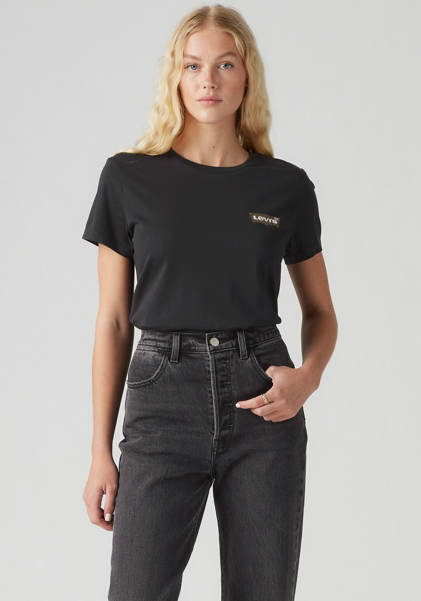 Levi's® T-Shirt »THE PERFECT TEE«, mit floralem Batwing-Logoprint