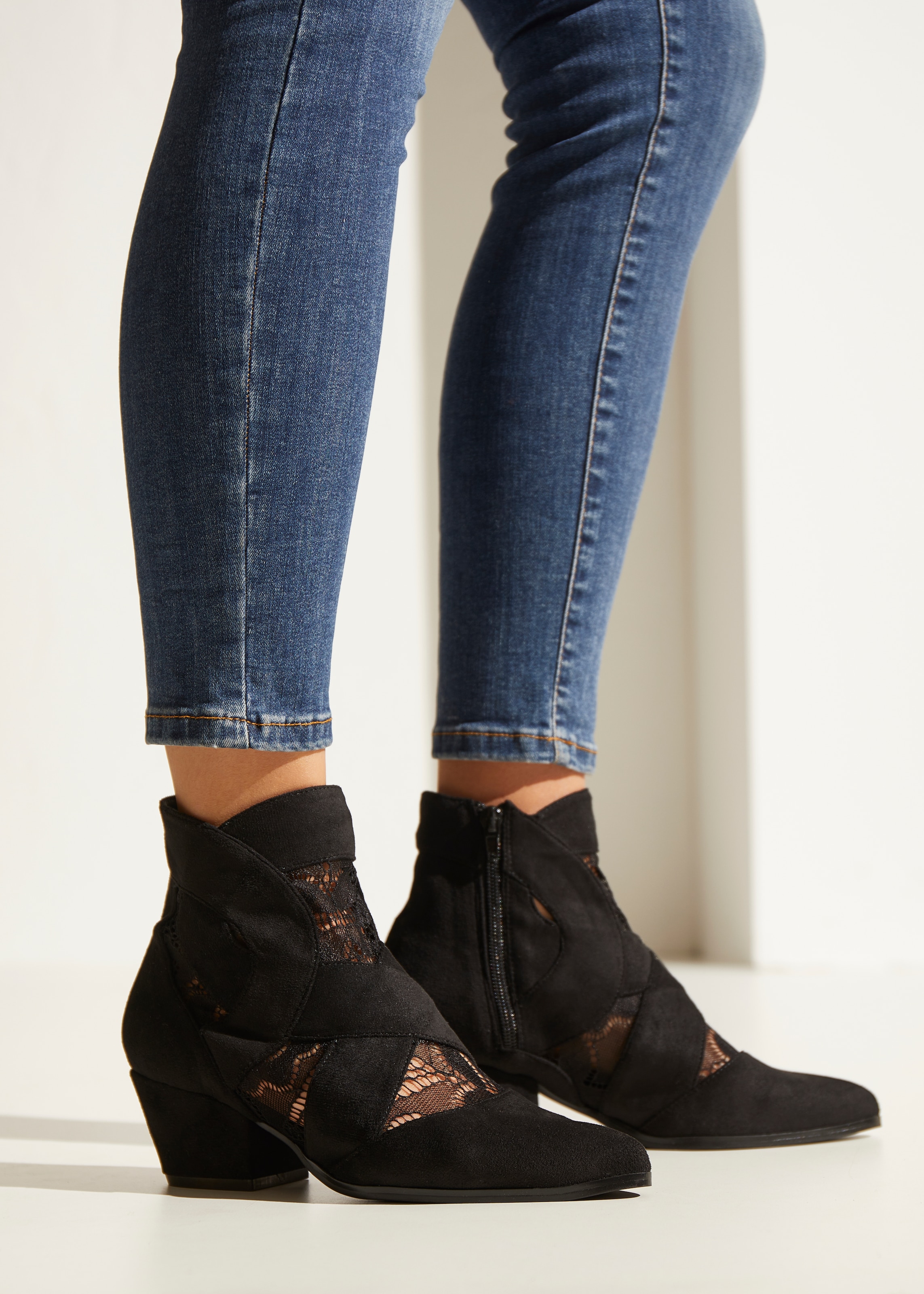 LASCANA Stiefelette, mit Spitze & bequemen Blockabsatz, Cowboy Boots, Westernstiefel