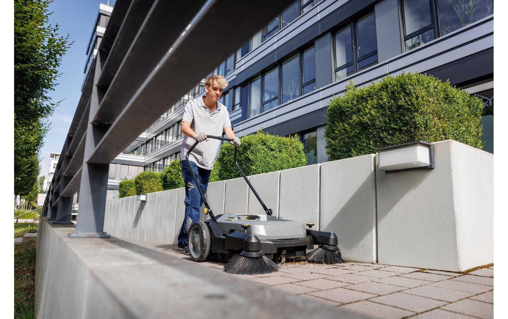 Kärcher Professional Handkehrmaschine »KM 70/20 C 2SB«