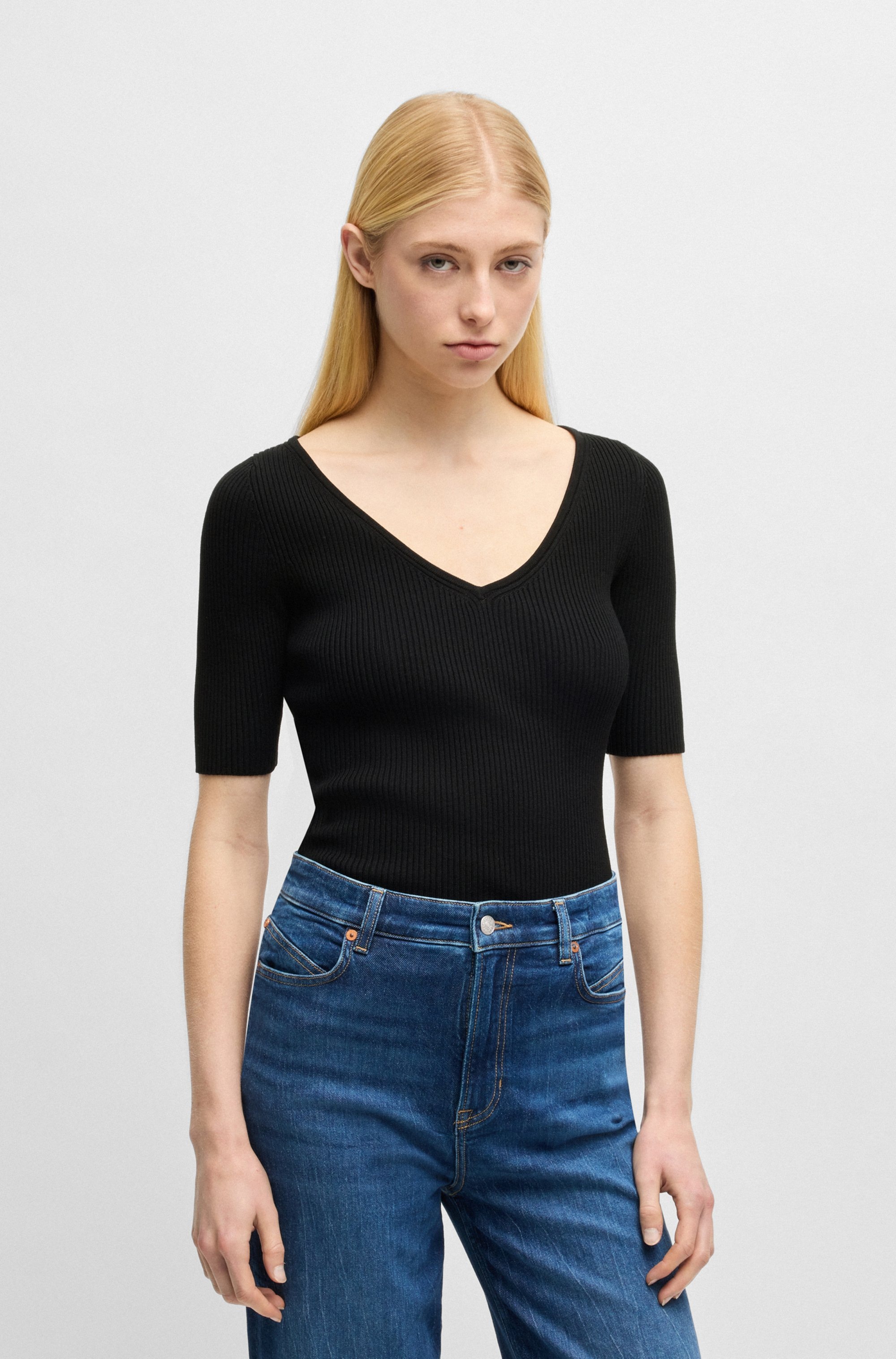 BOSS ORANGE Strickpullover »Faradisco Premium Damenmode« mit BOSS Metallcharm