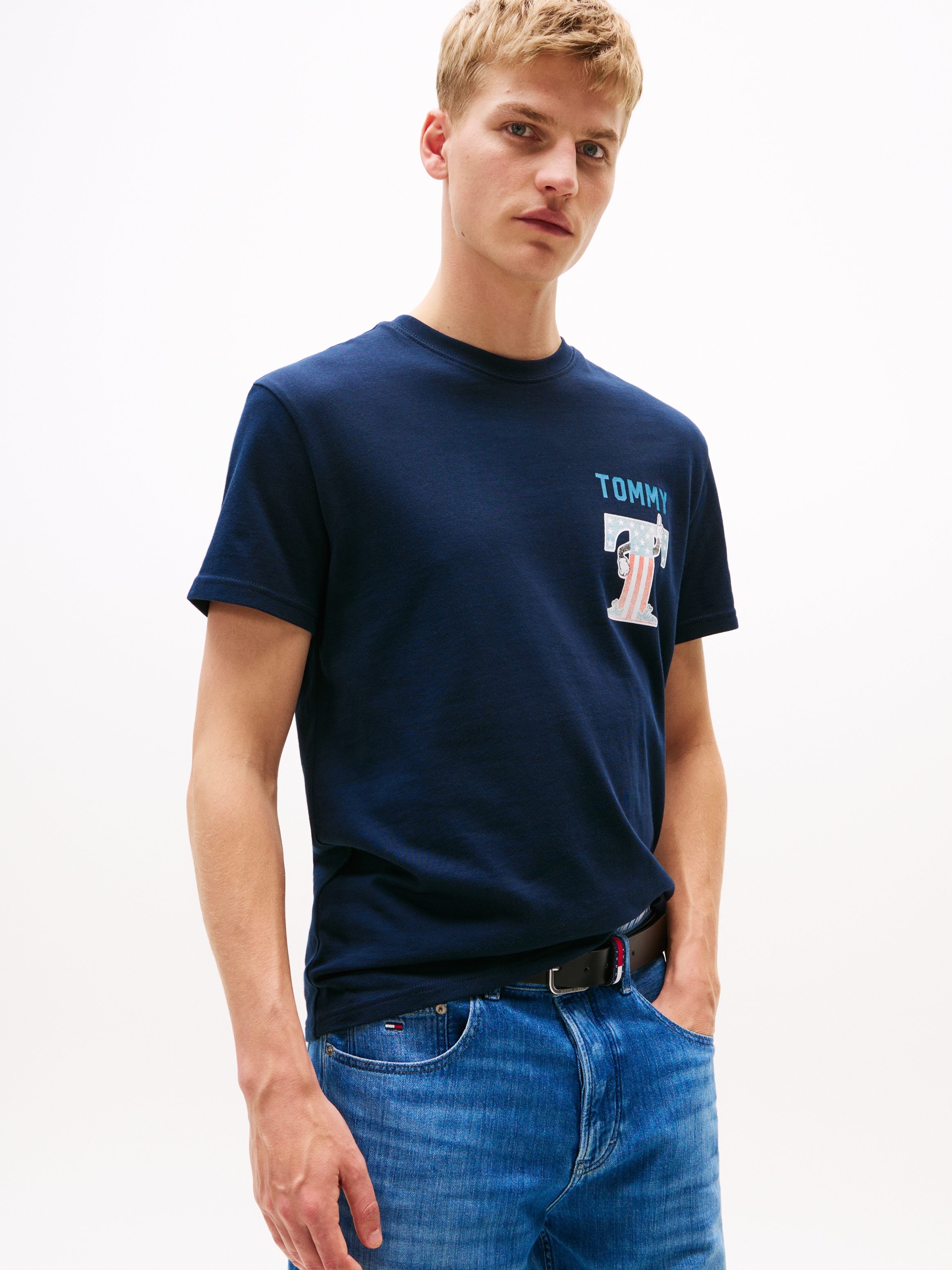 Tommy Jeans T-Shirt »TJM REG USA SCRIPT SS TEE« mit modischem Print
