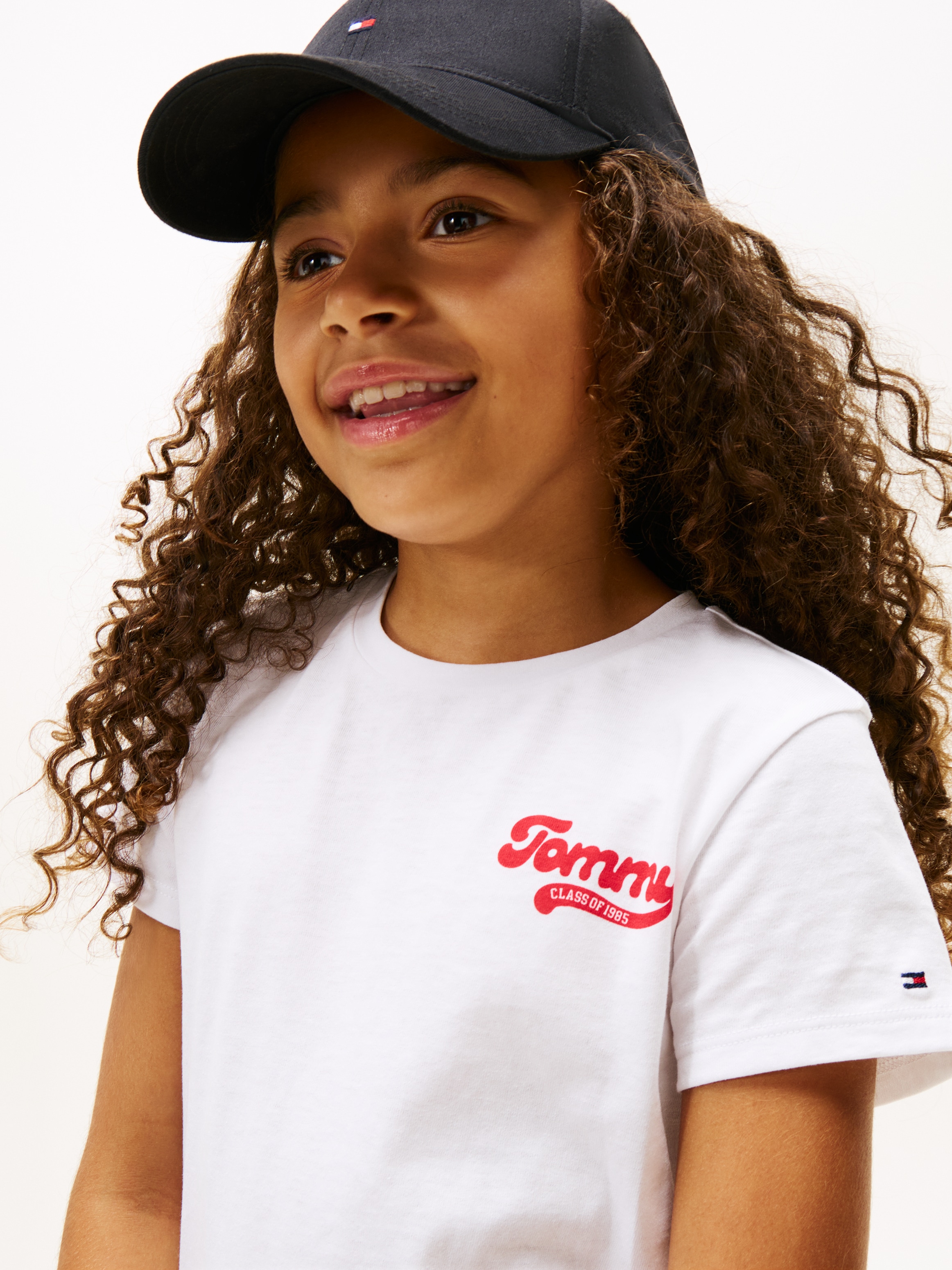 Tommy Hilfiger T-Shirt »TOMMY GRAPHIC FLOCK TEE S/S«, Kinder bis 16 Jahre, Druck