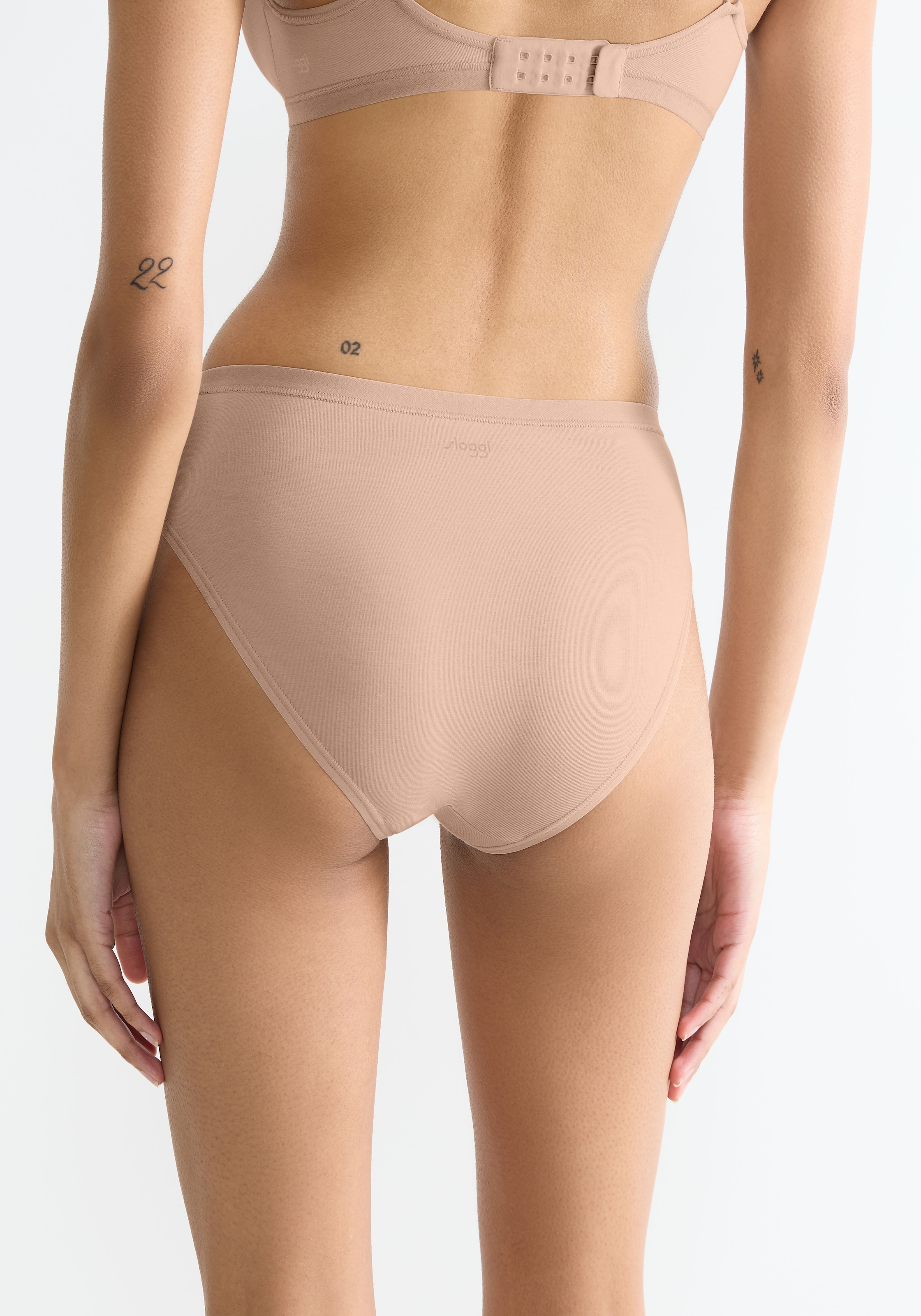 sloggi Tai-Slip »GO Daily Cotton«, (3er Pack), Glanz-Effekt Details, hoher Beinausschnitt, weich, elastisch