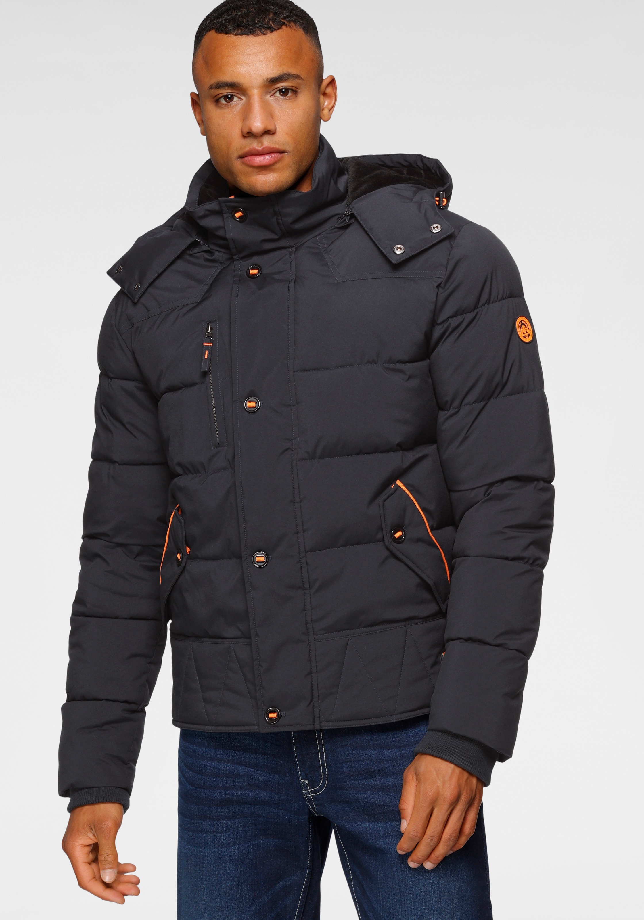 Bruno Banani Steppjacke mit Kapuze Winterjacke mit Fellimitat und abnehmbarer Kapuze