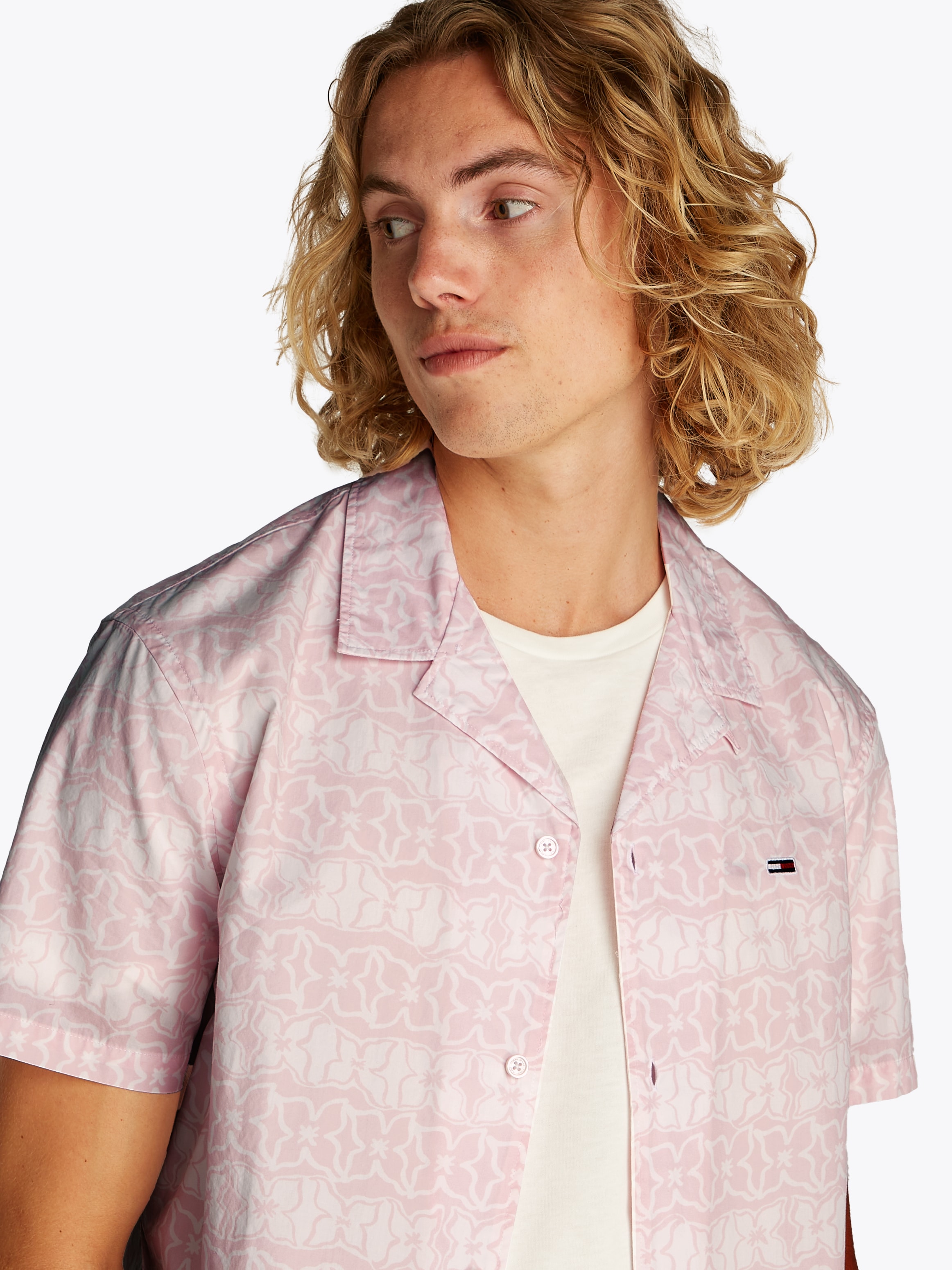 Tommy Jeans Kurzarmhemd »TJM REG AOP SS SHIRT EXT«, mit sommerlichen Print