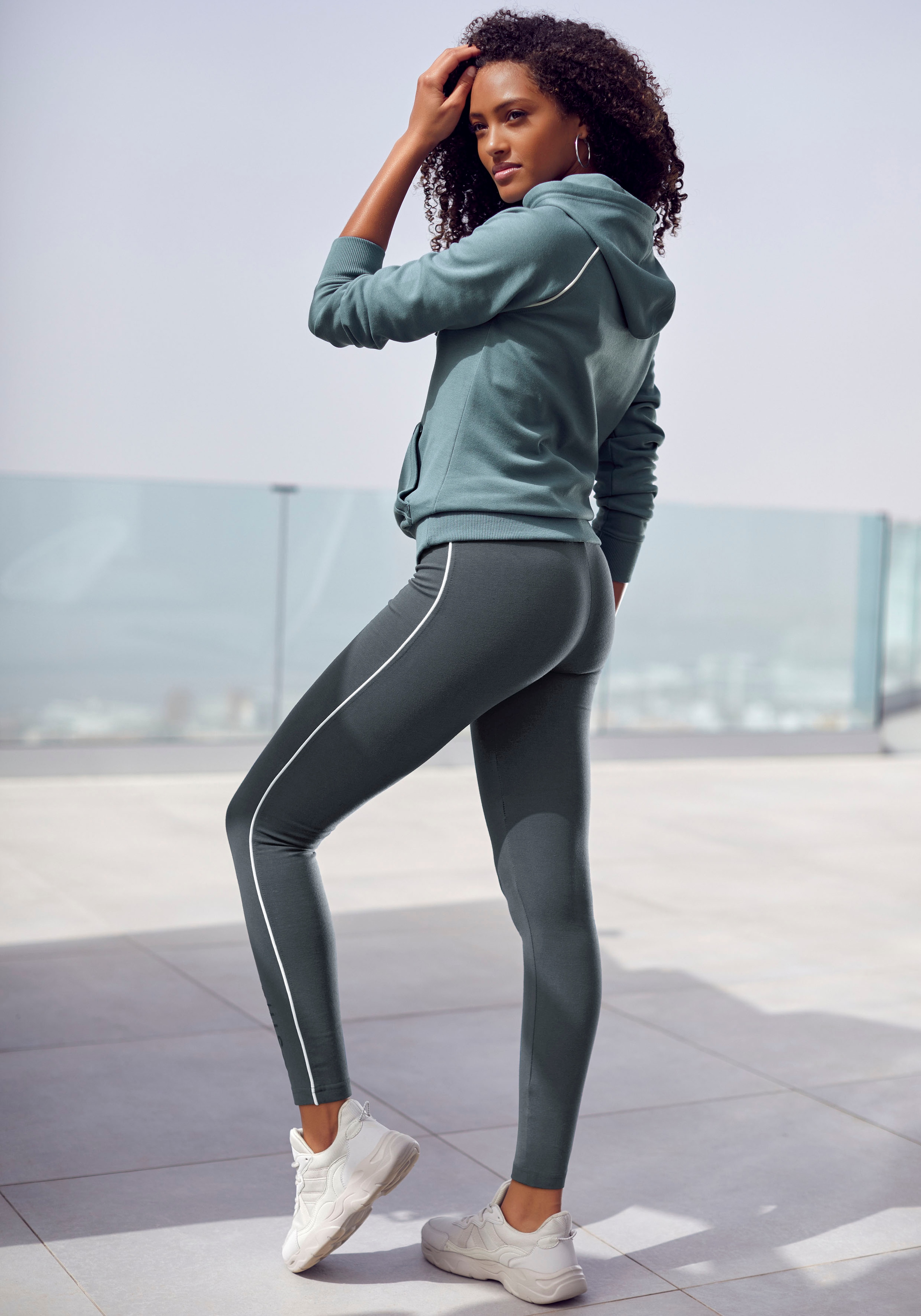 H.I.S Leggings, mit weisser Kontrastpaspel, Loungewear