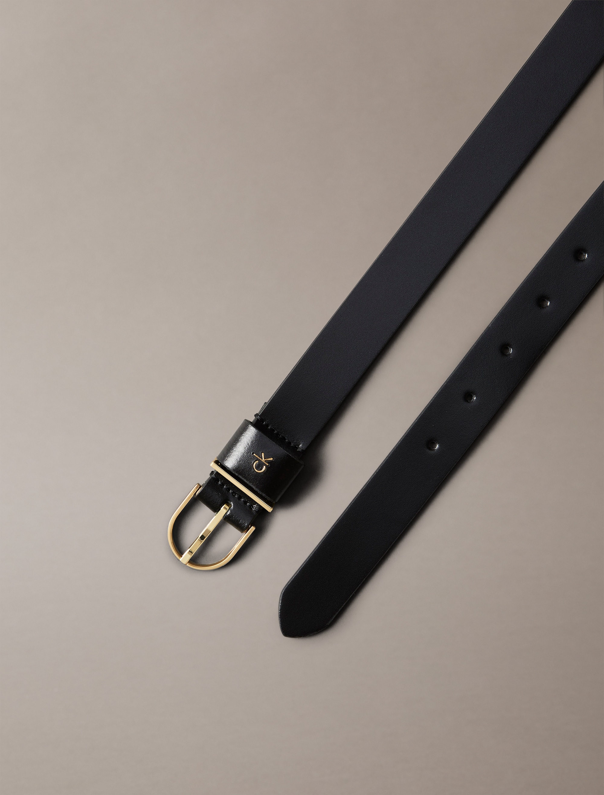 Calvin Klein Ledergürtel »CK METAL LOOP ROUND BUCKLE 25MM«, Grössenverstellbar