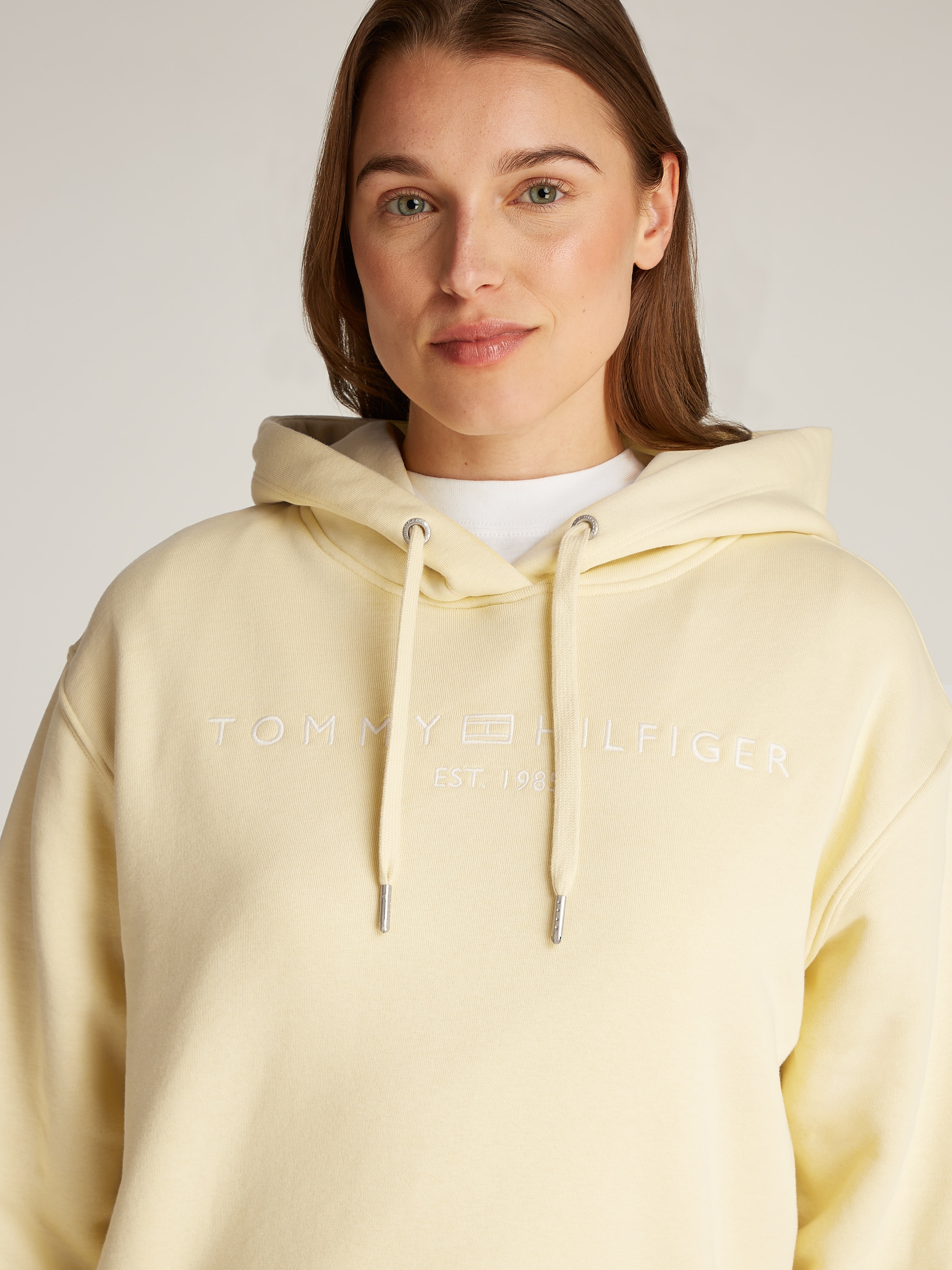 Tommy Hilfiger Kapuzensweatshirt »MDRN REG CORP LOGO HOODIE«, mit gesticktem Logo-Schriftzug