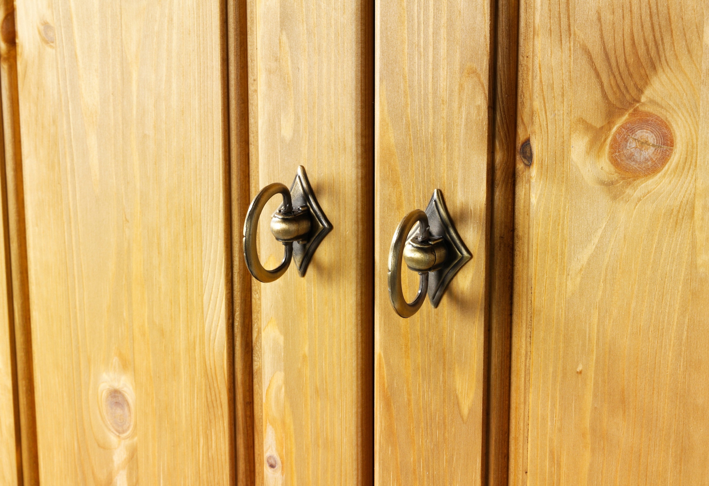 Home affaire Garderobenschrank »Rustic«, aus massiver Kiefer, Breite 71 cm, Kassettenoptik