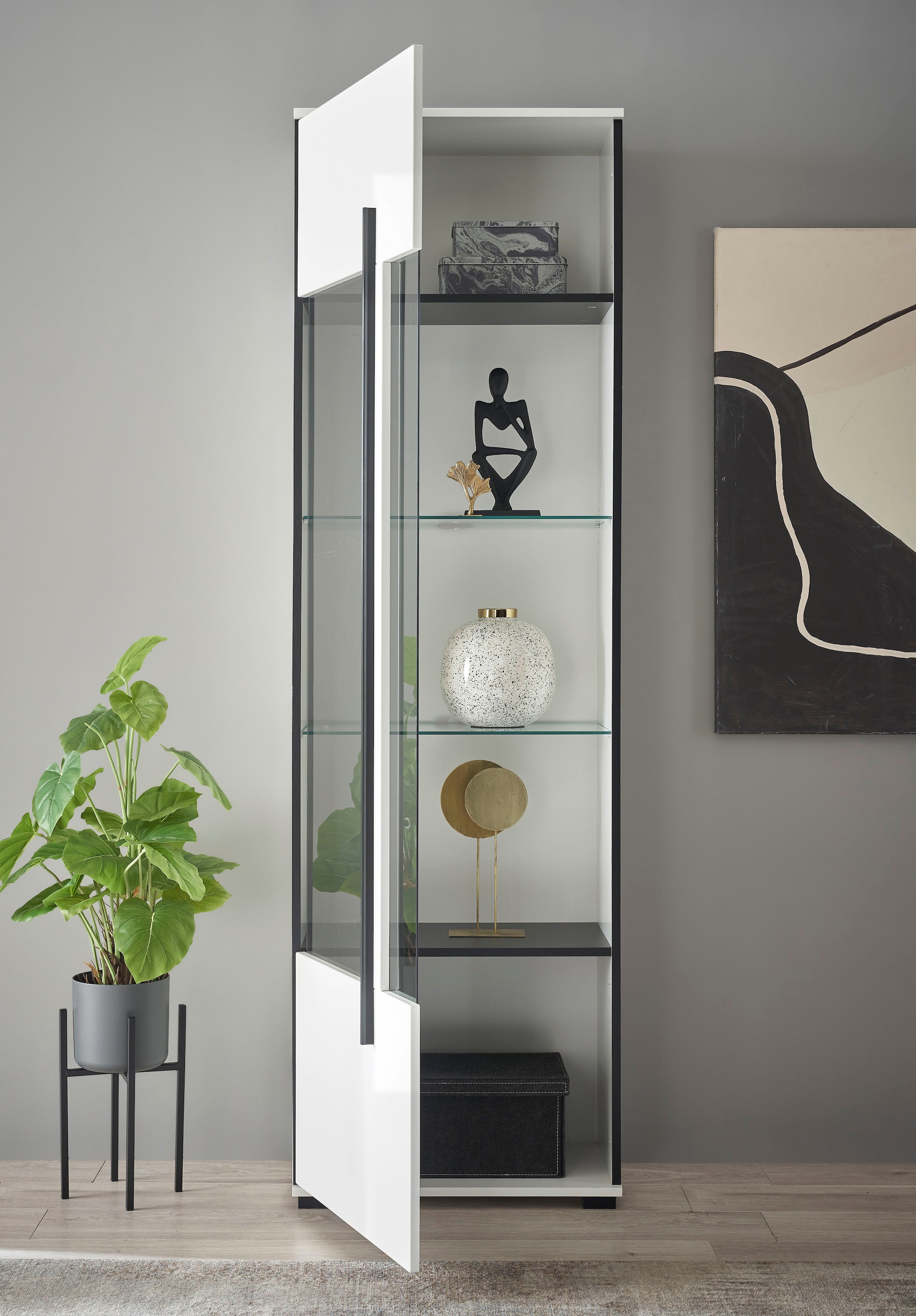 INOSIGN Vitrine »Cantara, Vitrinenschrank in Eiche Evoke oder weiss, Standvitrine«, schwarzer Stangengriff, ausreichend Stauraum, vielseitig einsetzbar