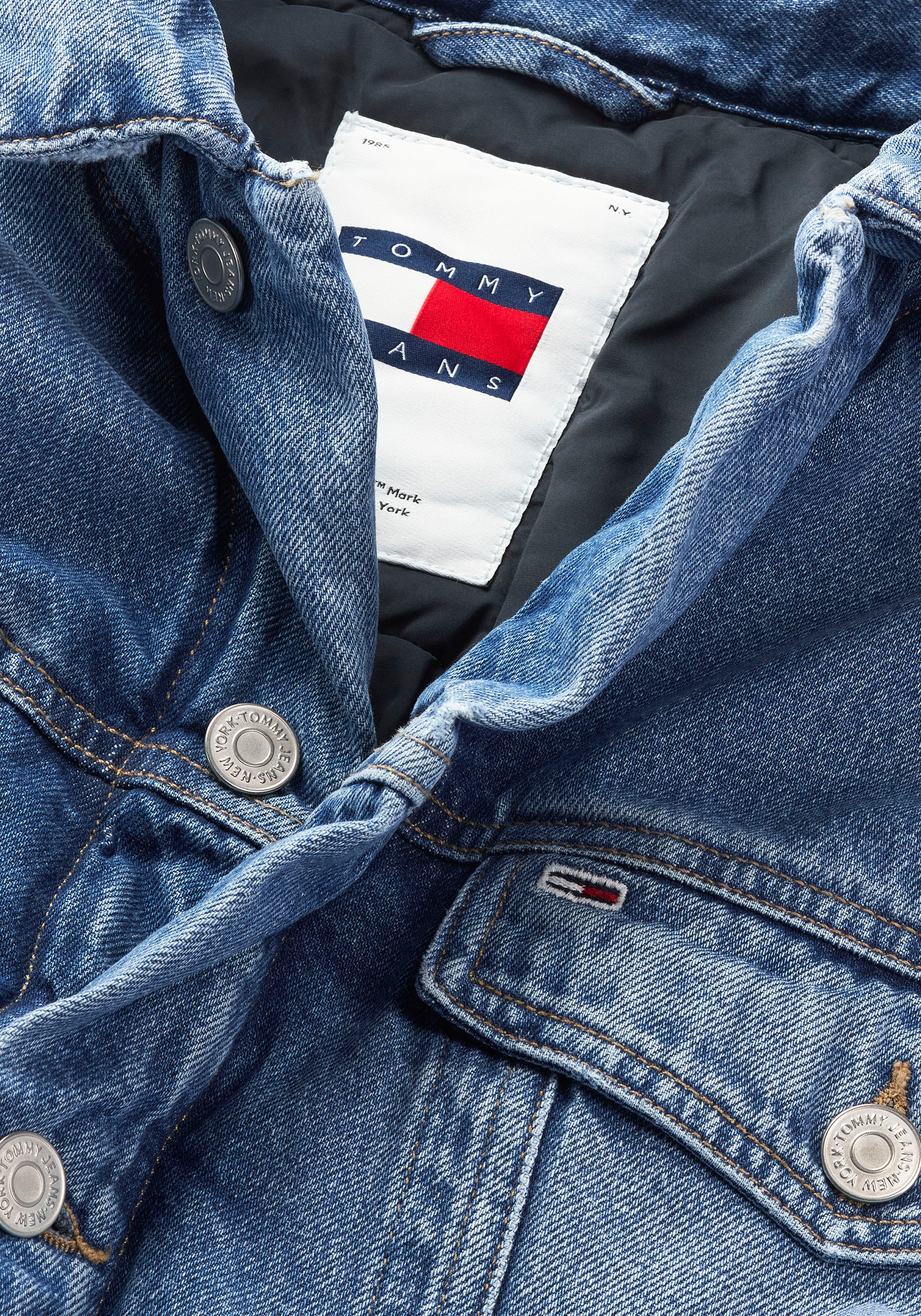 Jeans Logostickerei »DAISY bestellen Jelmoli-Versand bei JACKET Jeansjacke Mit online Tommy AH4012«, PUFFER Schweiz OVR