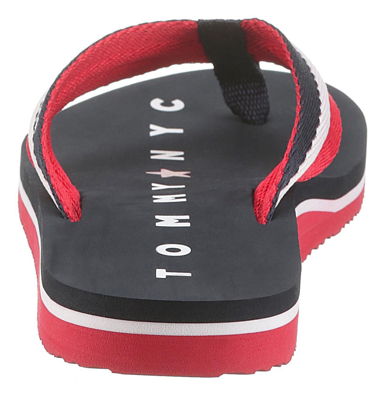 Tommy Hilfiger Zehentrenner »TOMMY LOVES NY BEACH SANDAL«, Sommerschuh, Schlappen, Poolsildes mit Logo auf der Laufsohle