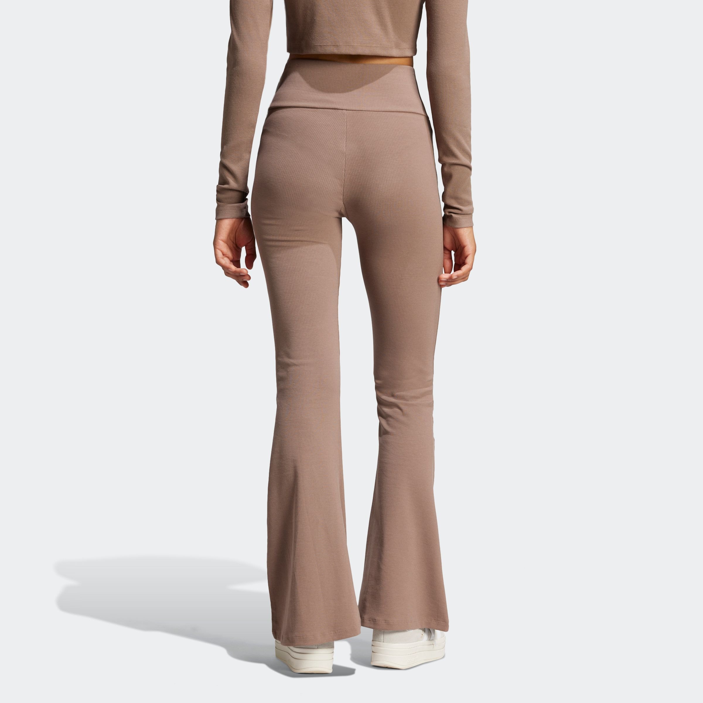 adidas Originals Leggings »ESS FL LEGGINGS«, (1 tlg.), mit ausgestelltem Bein und Ripp Optik, hoher Bund