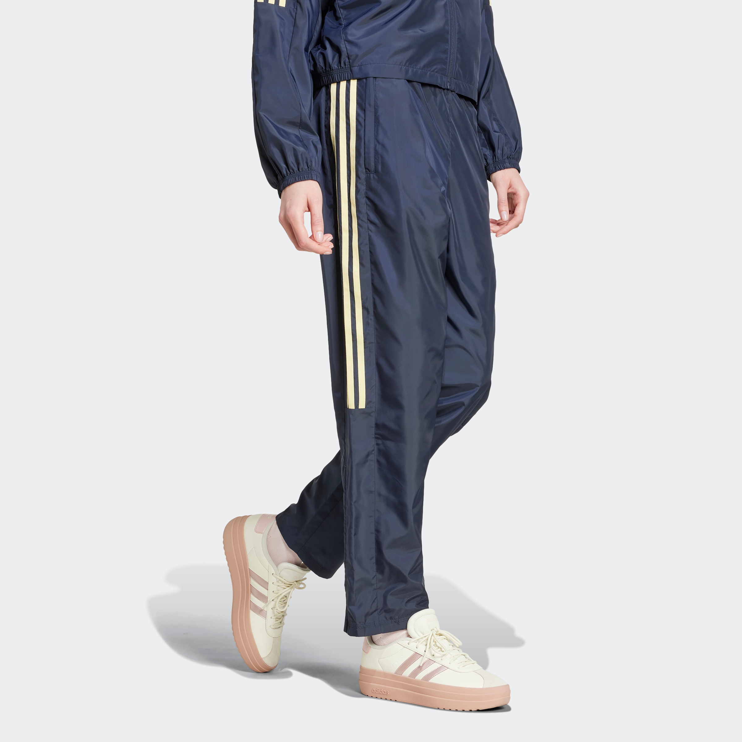 adidas Sportswear Sporthose »W TIRO Q3 WV PT«, (1 tlg.)