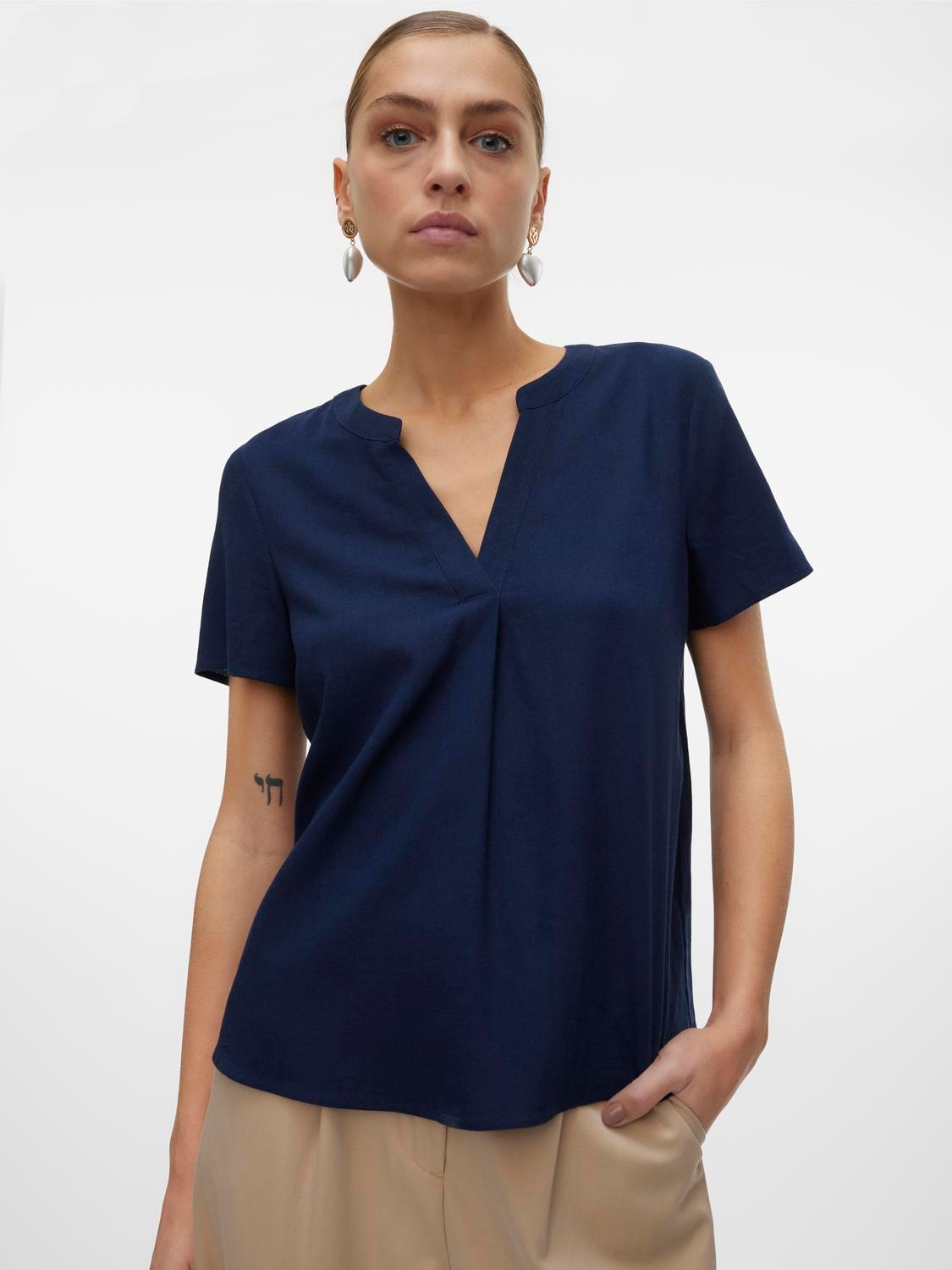 Vero Moda Blusenshirt »VMMYMILO SS V-NECK TOP WVN GA«