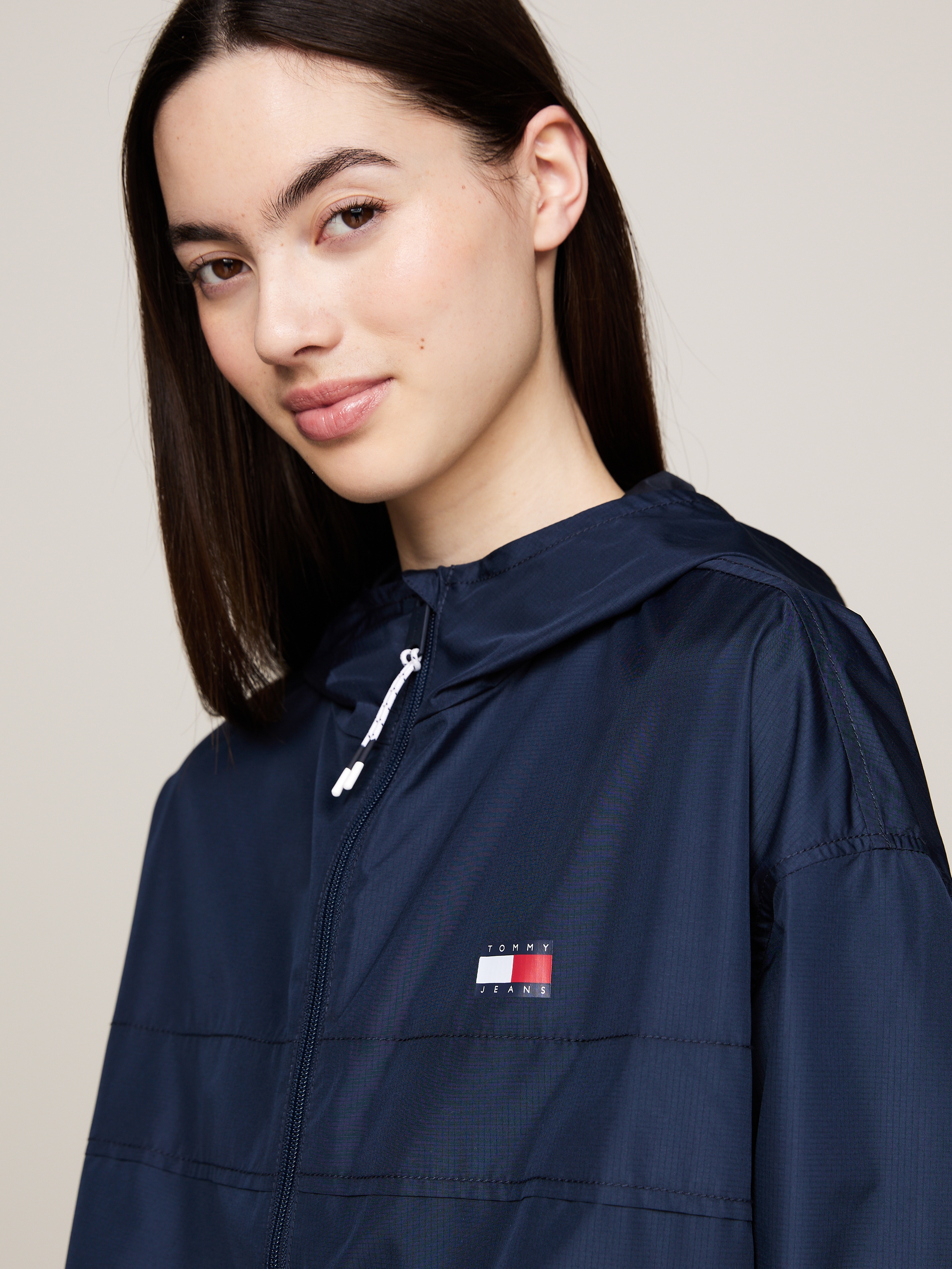 Tommy Jeans Windbreaker »TJW CRP LT CHICAGO«, in modischer Cropped Form