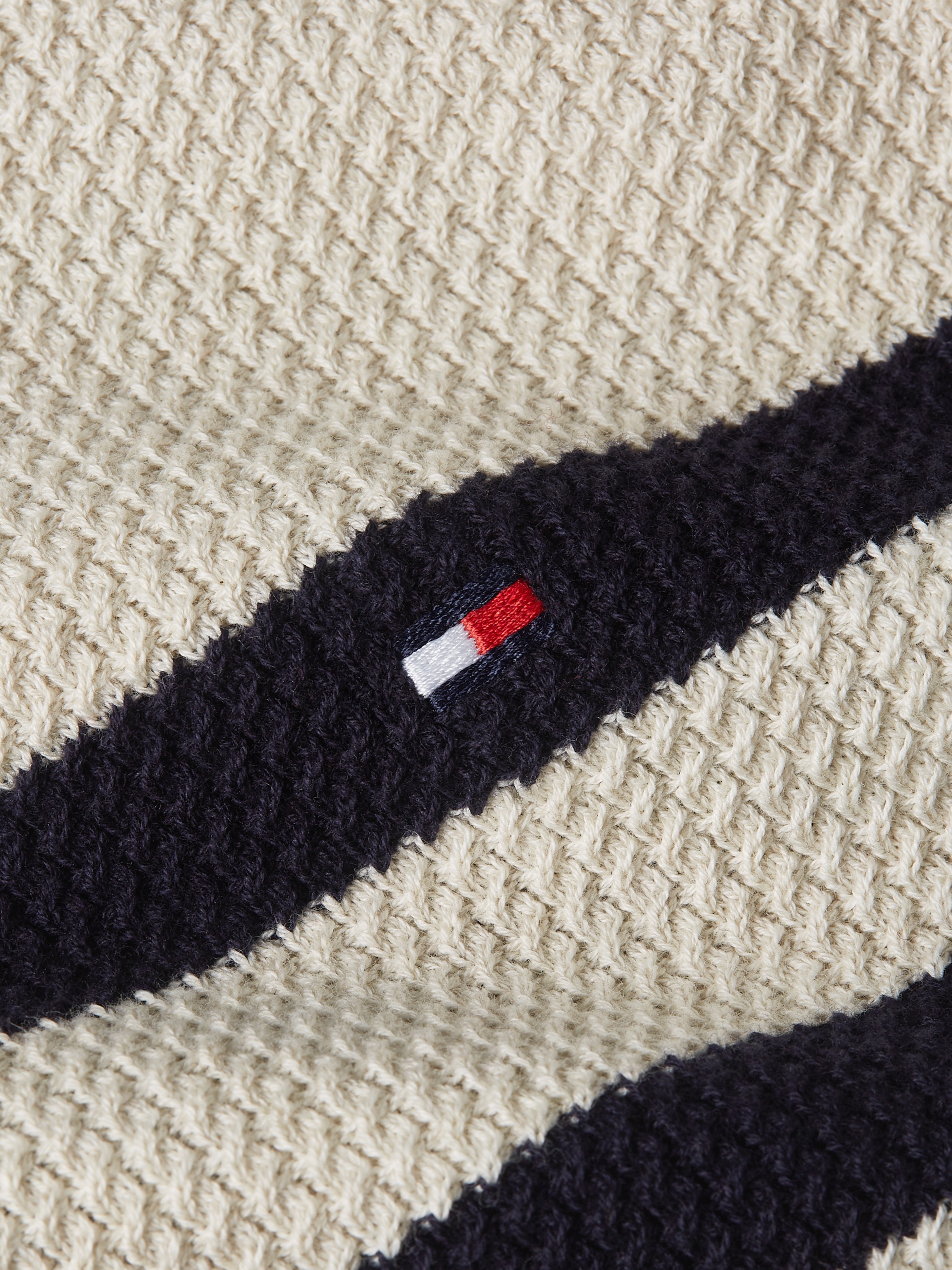 Tommy Hilfiger Strickpullover »STRUCTURE CREW NK«, mit kontrastfarbenen Streifen