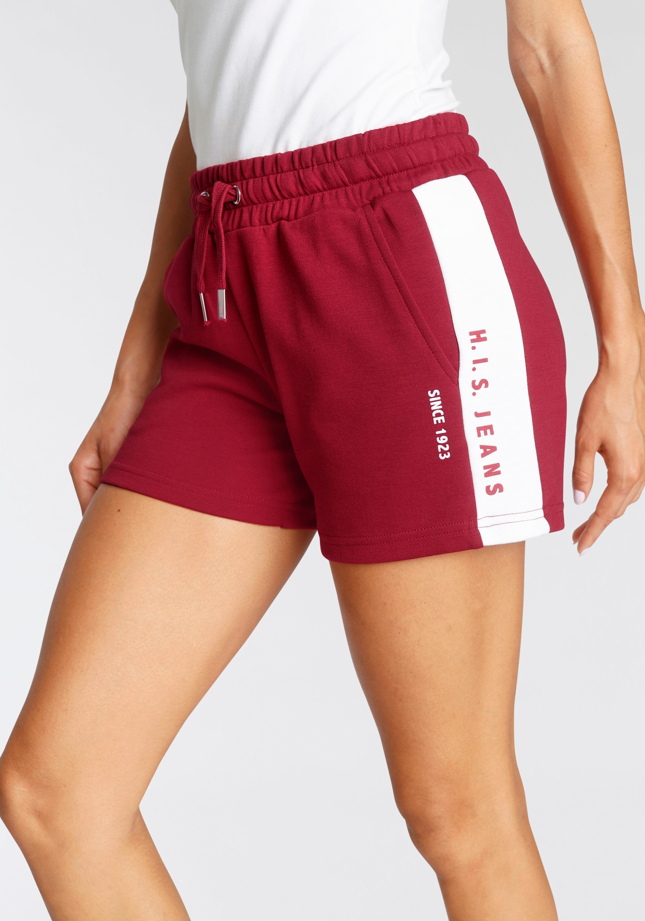 Shorts, mit weissem Seitenstreifen und Logodruck