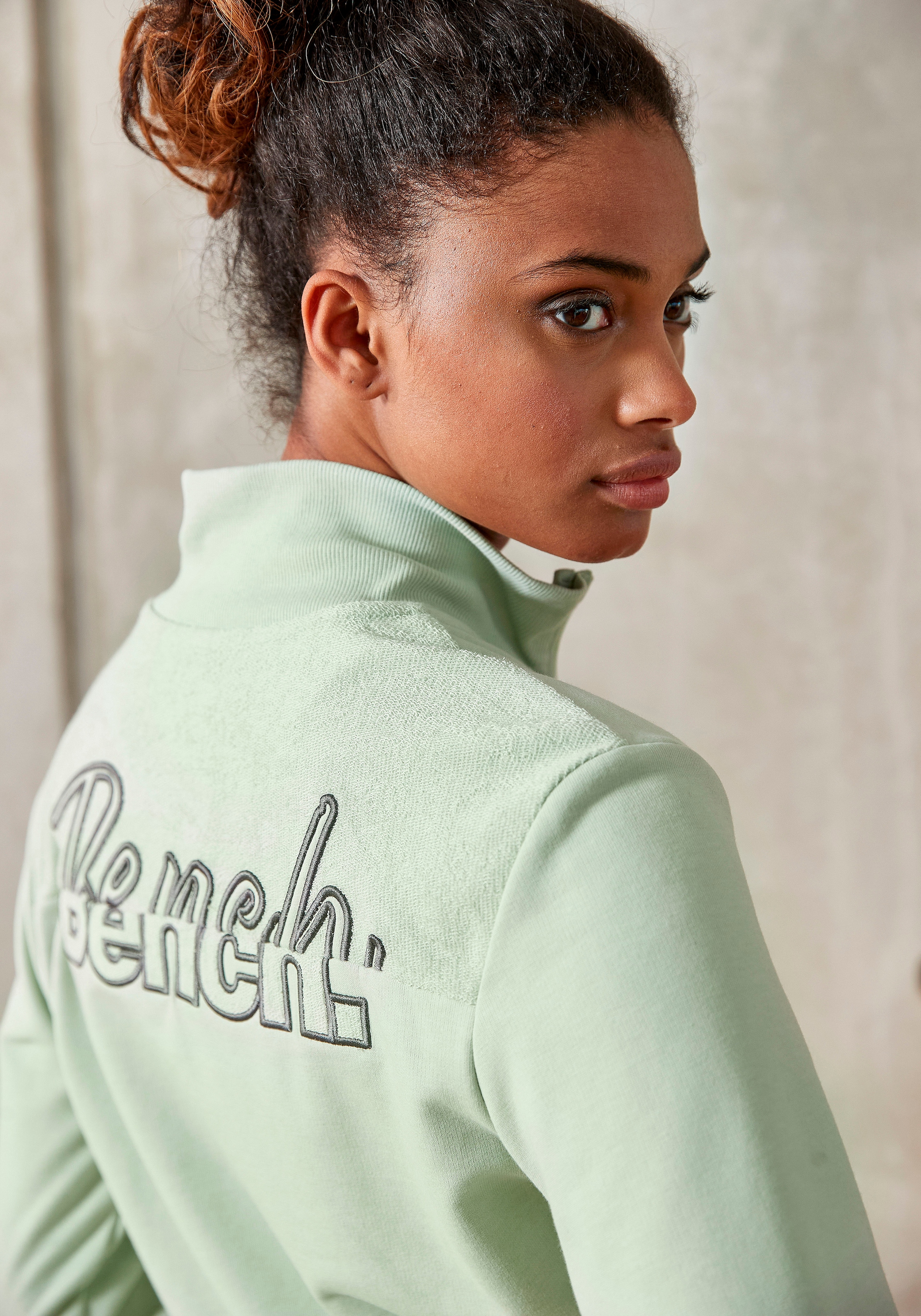 Bench. Sweatjacke, mit zwei Logo Stickereien, Loungeanzug