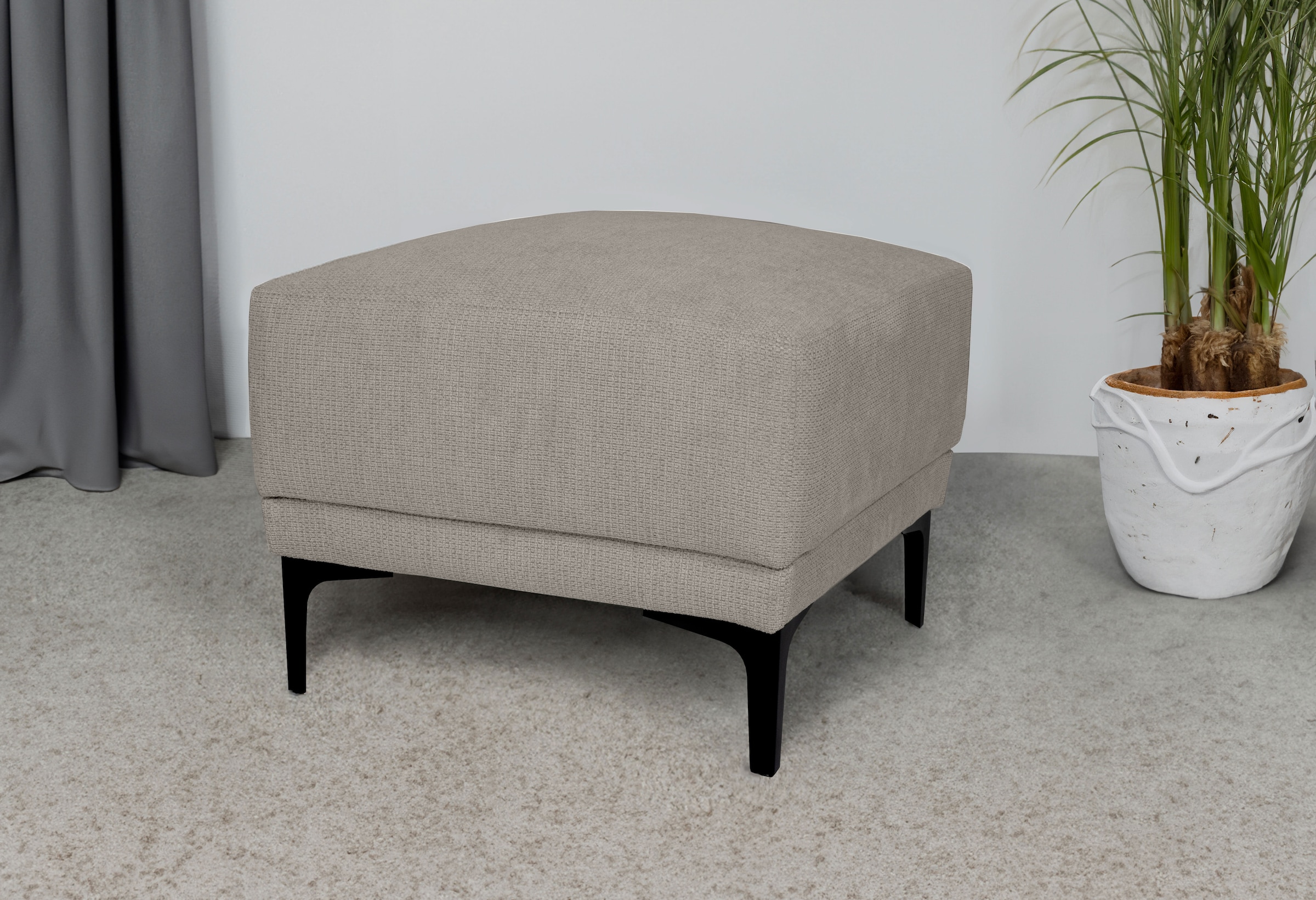 Places of Style Polsterhocker »Xander«, Breite 58 cm, Soft-Touch Chenille, schwarze Metallfüsse